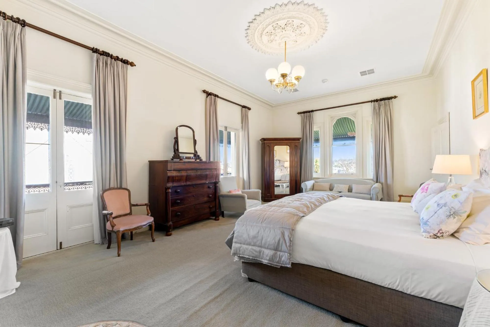 Seating area, Bed in Colhurst House