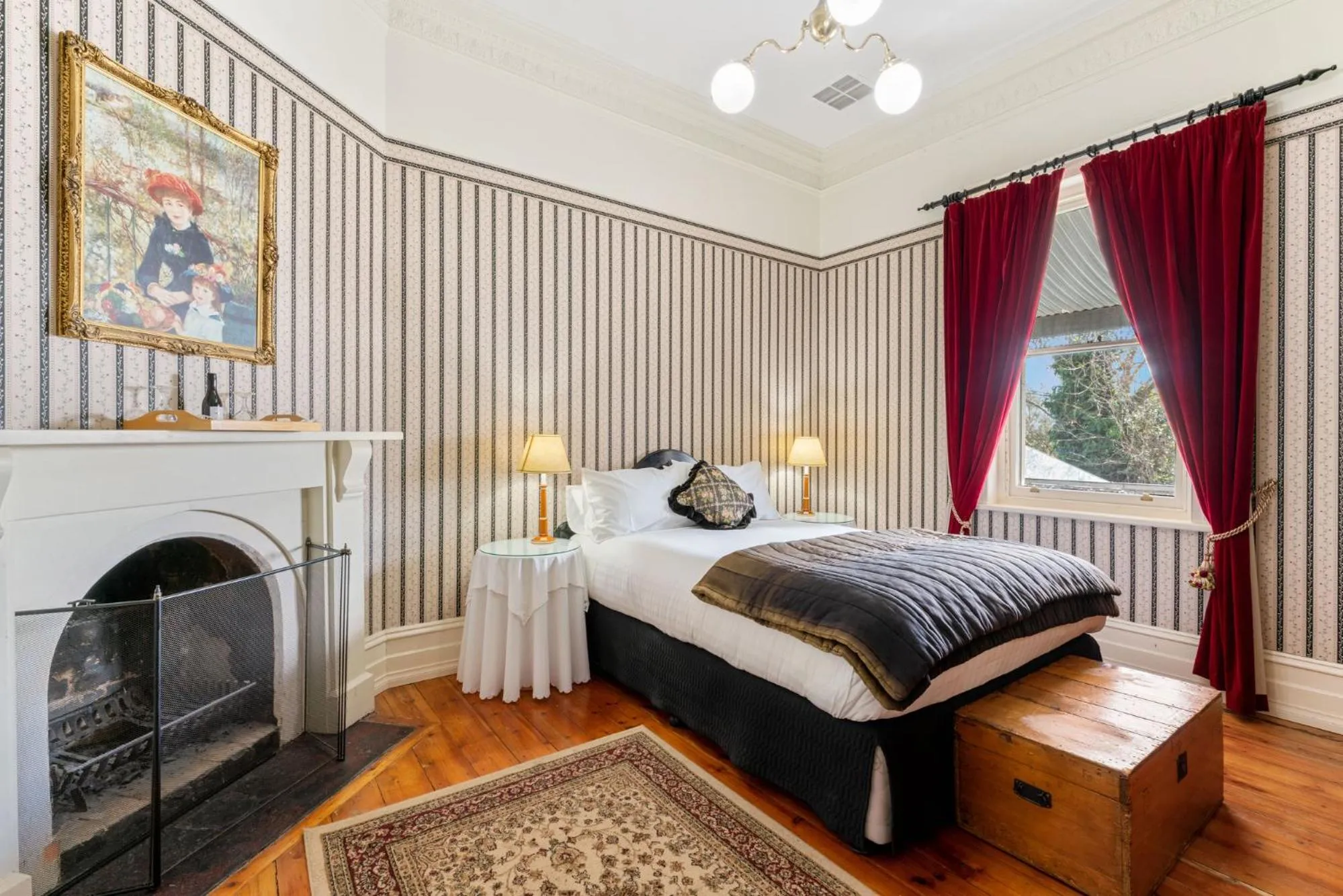 Bedroom, Bed in Colhurst House