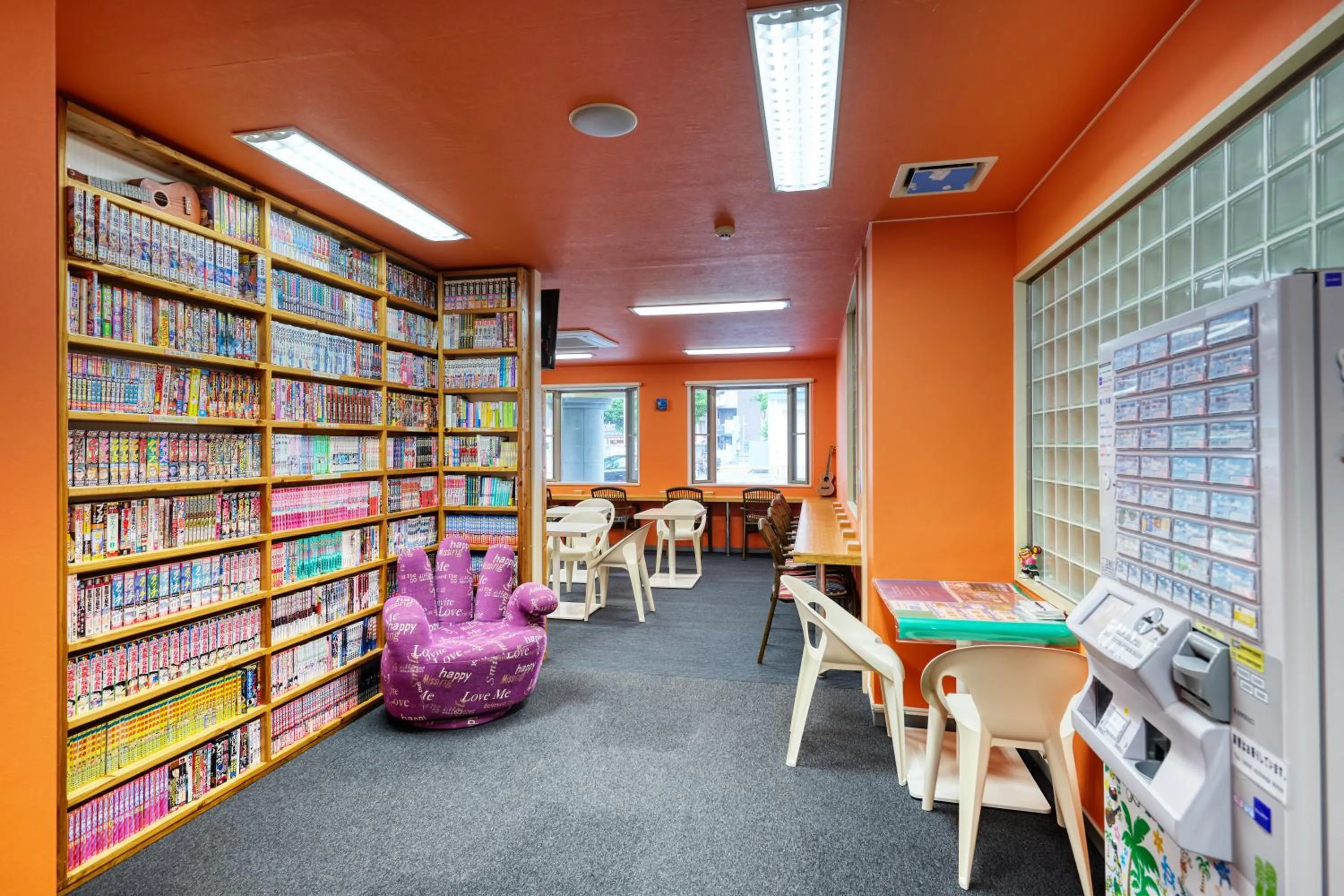 Communal lounge/ TV room in Guest House Grand Naha