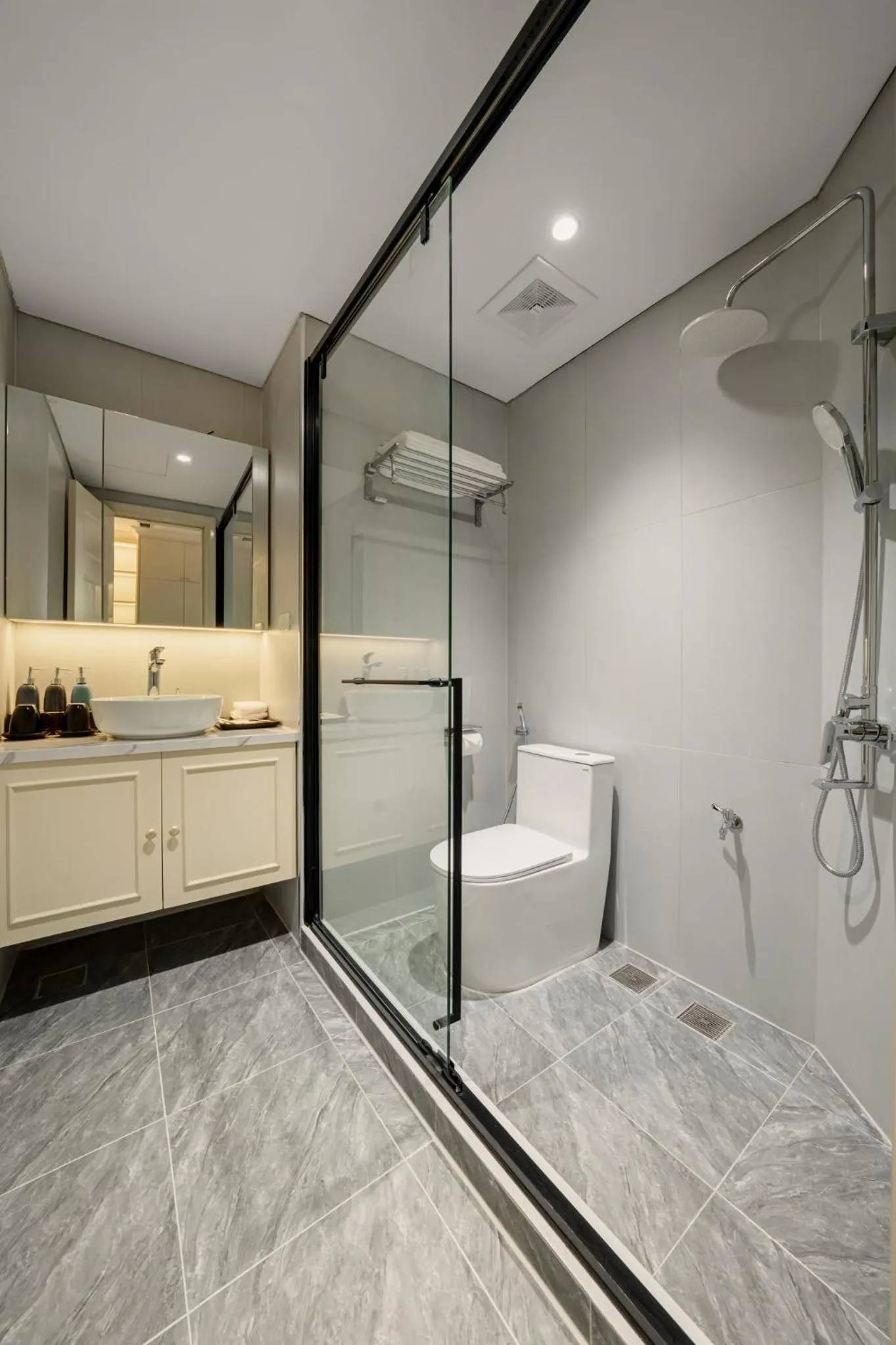 Shower in Jade Boutique Hotel