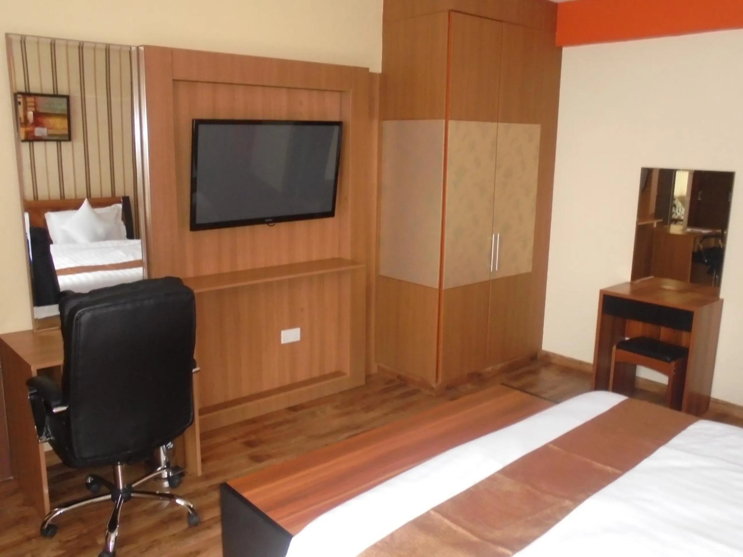 TV and multimedia, Bed in We Hotel and Suites