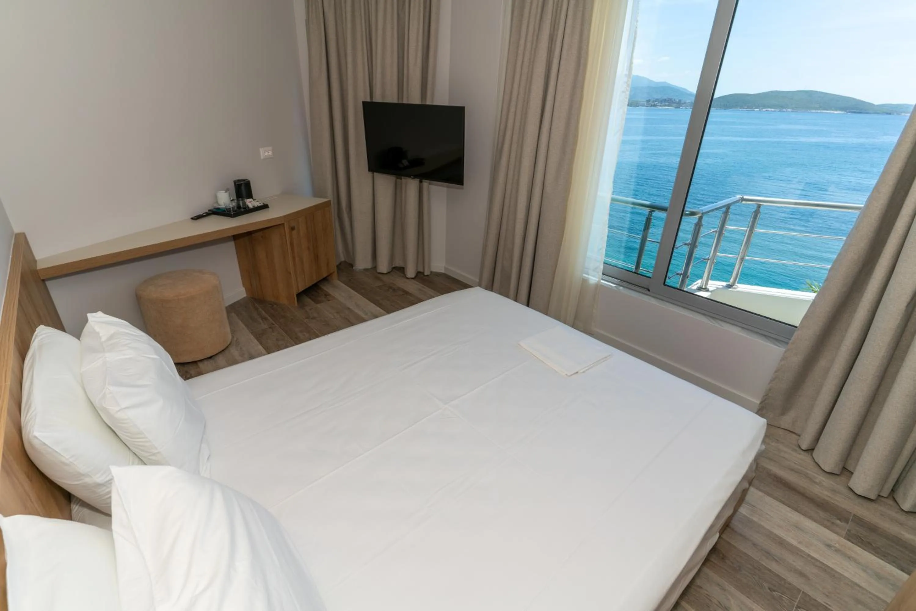 Photo of the whole room, Bed in Titania Hotel