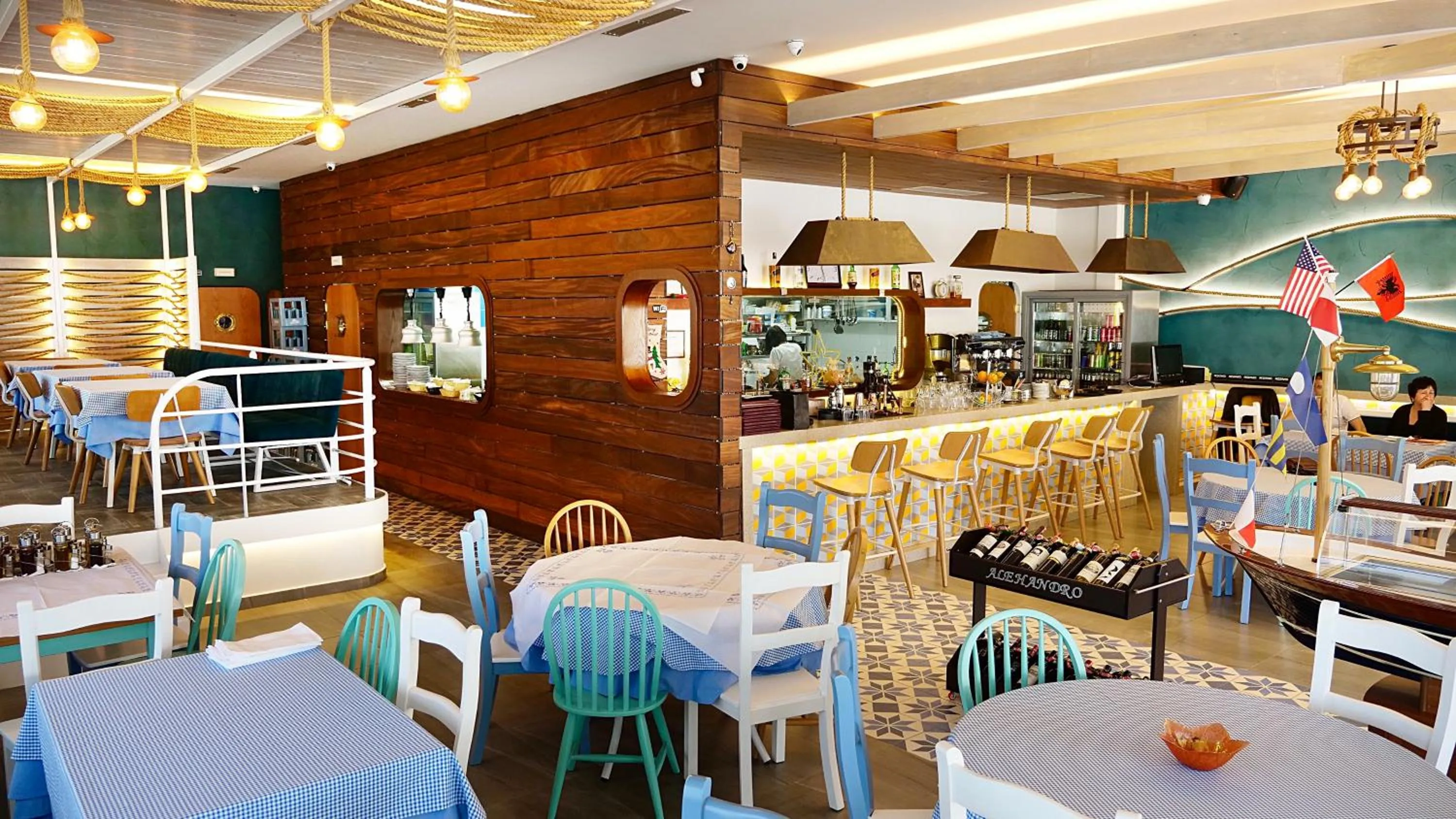 Restaurant/places to eat in Hotel Divers