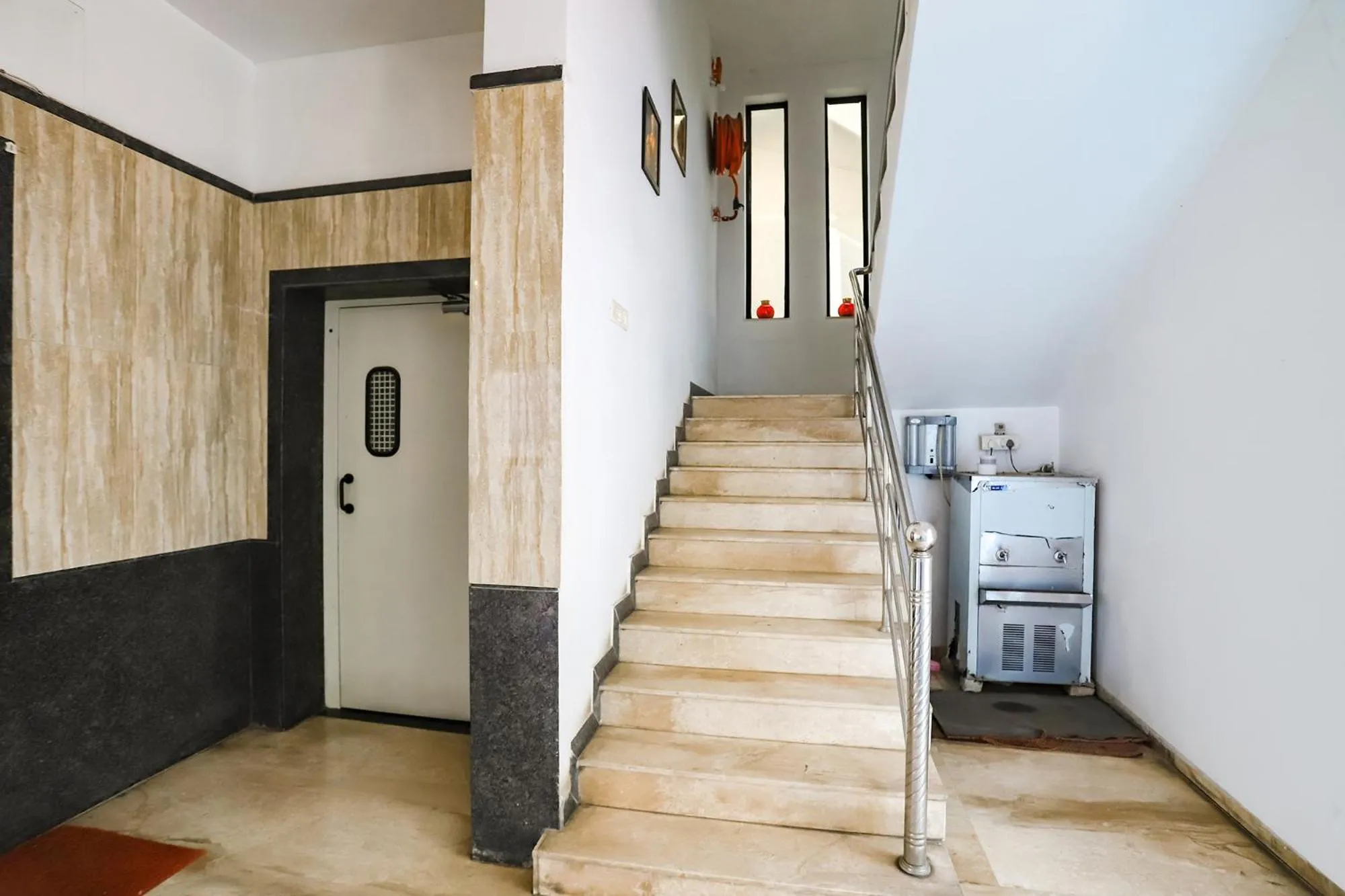 Lobby or reception in FabHotel Archanil Apartment - Sitanagar Cricket Ground