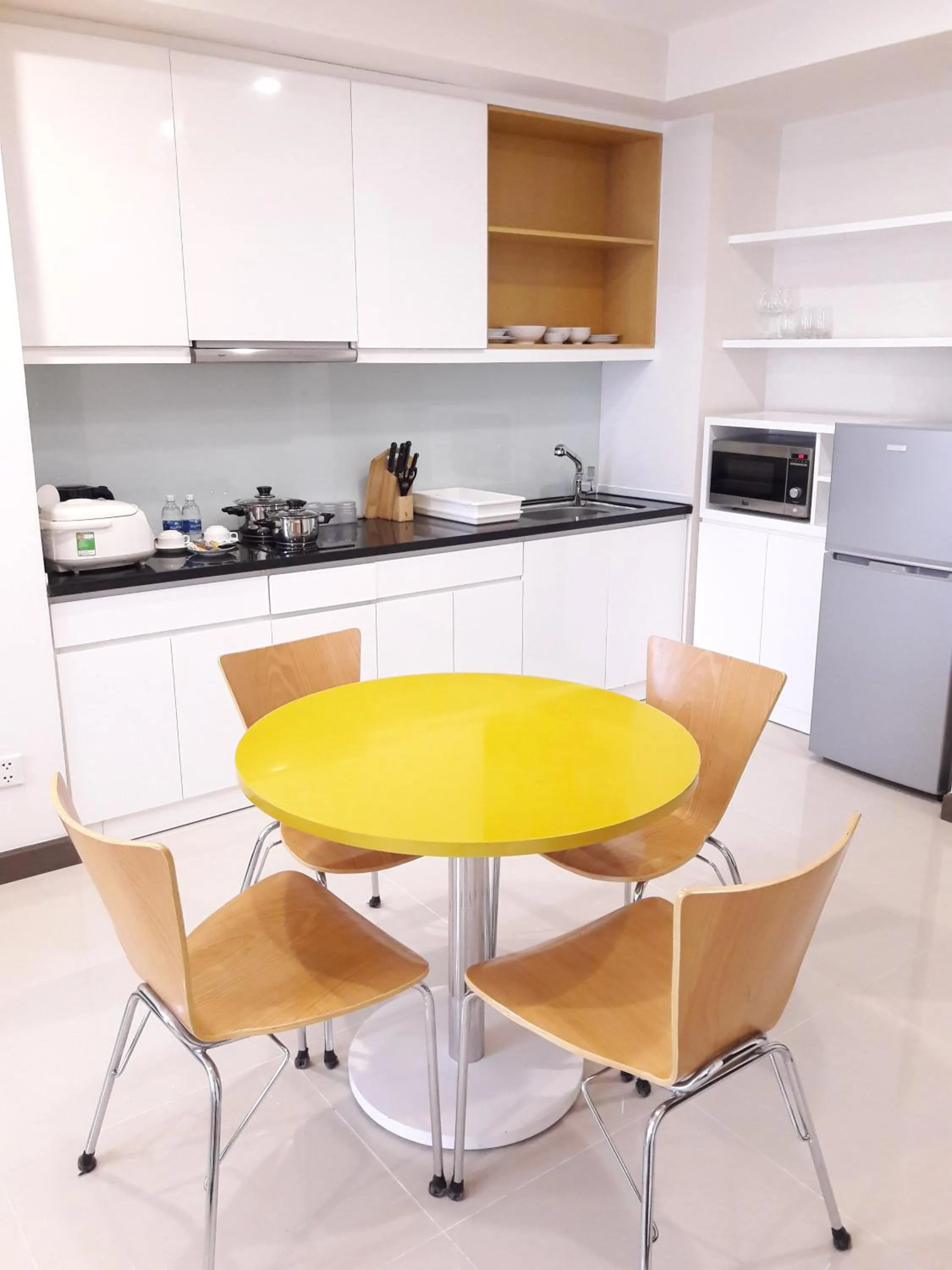 Kitchen or kitchenette in Bluesky Serviced Apartment Airport Plaza