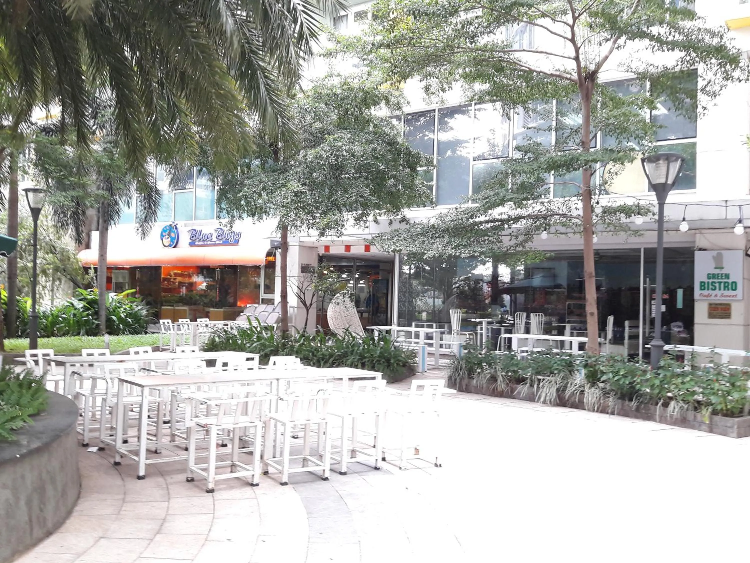 Restaurant/places to eat in Bluesky Serviced Apartment Airport Plaza