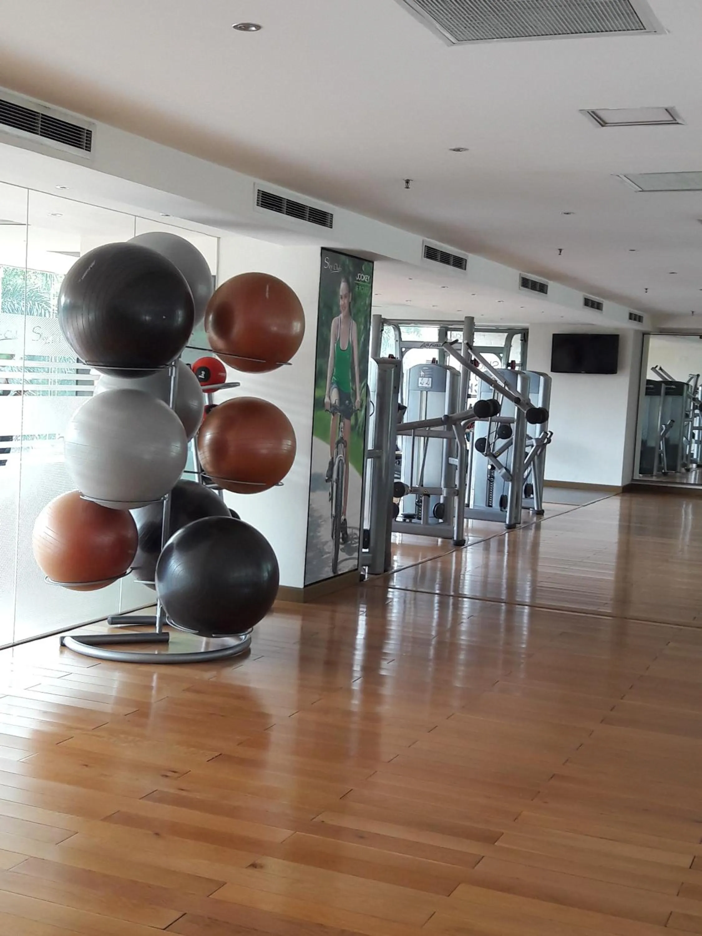 Fitness centre/facilities in Bluesky Serviced Apartment Airport Plaza