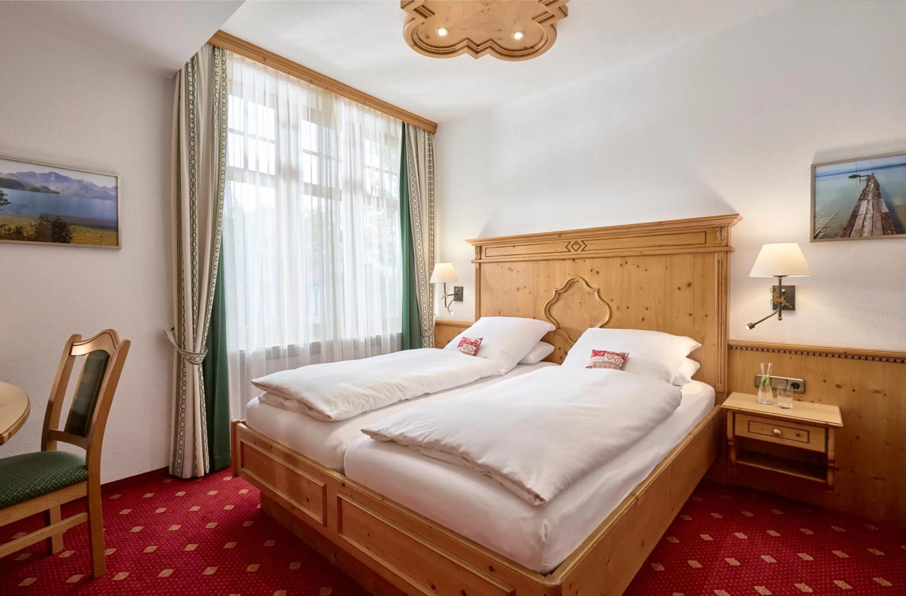 Bedroom, Bed in Hotel Alpenhof - ruhige Wohlfühloase zwischen München, dem Fünf-Seenland und den Bergen, in S-Bahnnähe