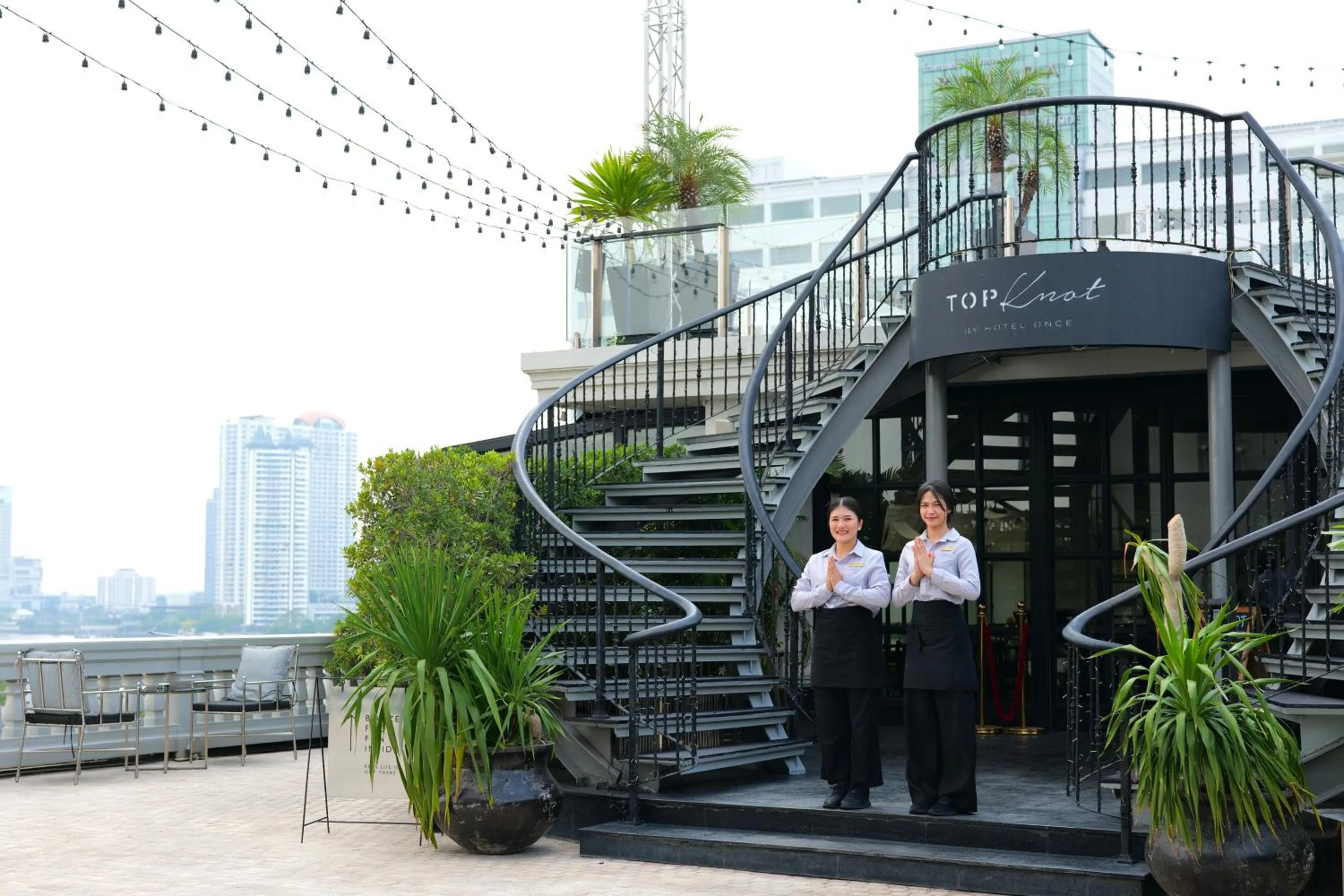 Restaurant/places to eat in Hotel Once Bangkok