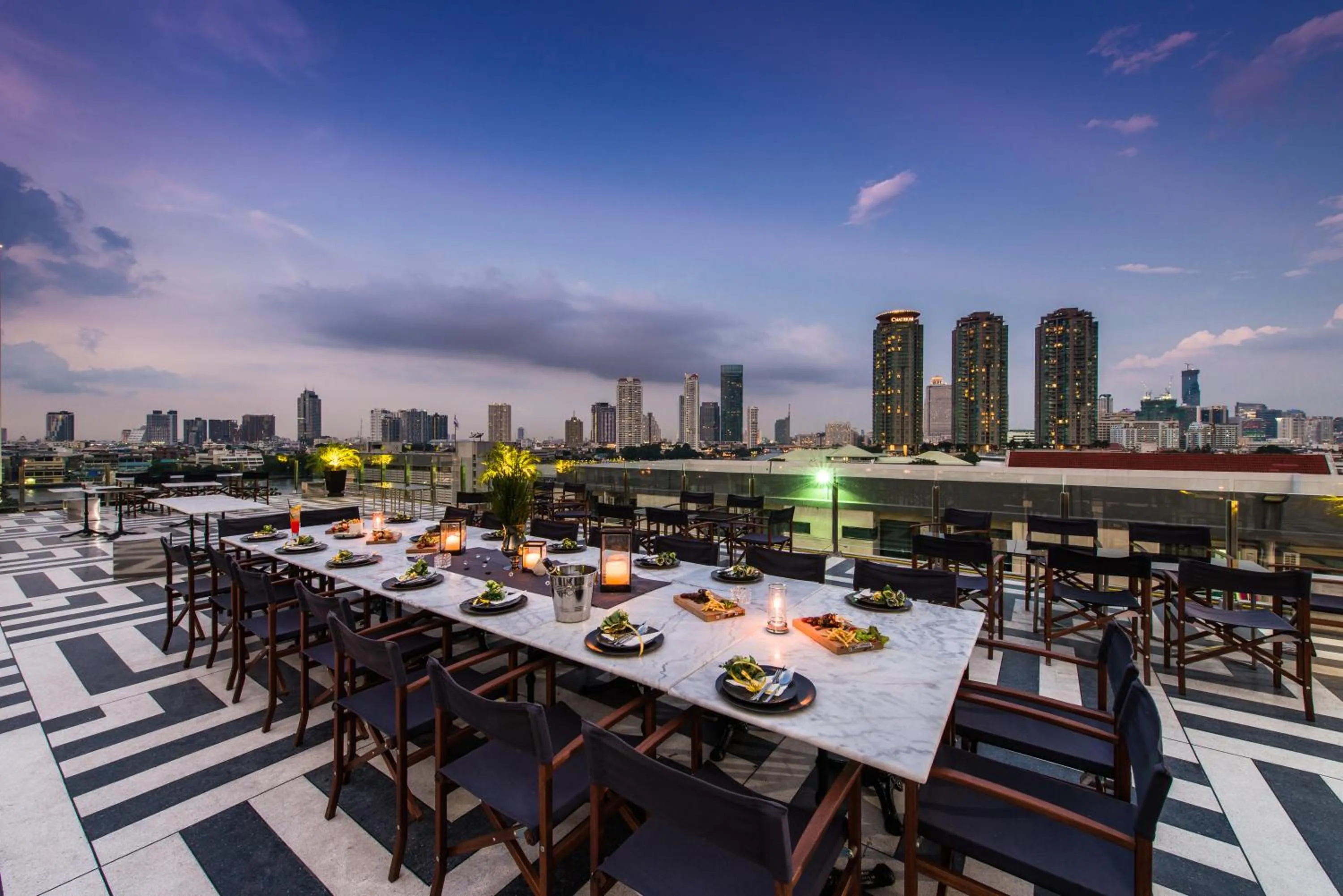 Restaurant/places to eat in Hotel Once Bangkok