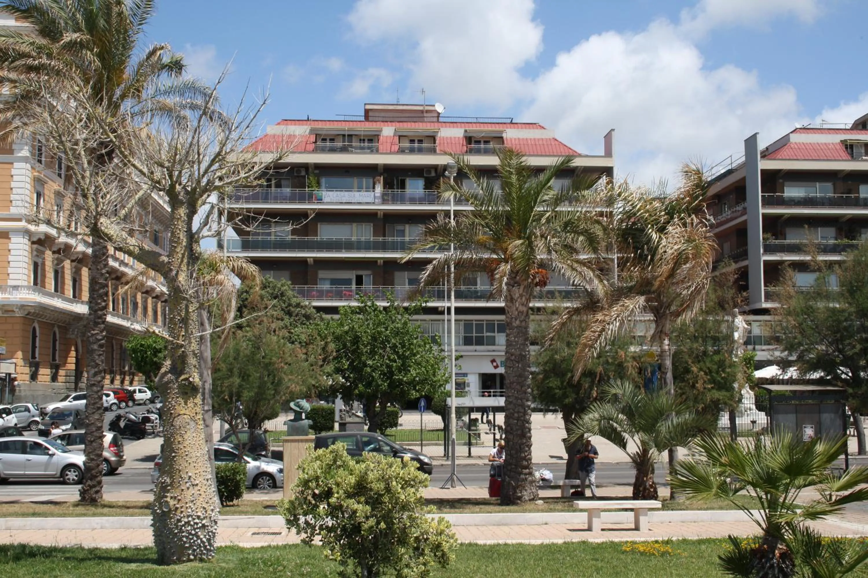 Facade/entrance in La Casa Sul Mare