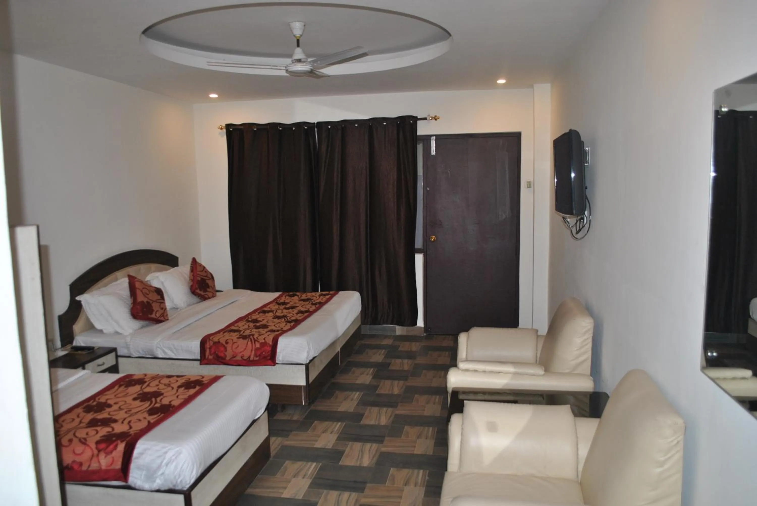 Bed in Hotel Maha Luxmi Palace