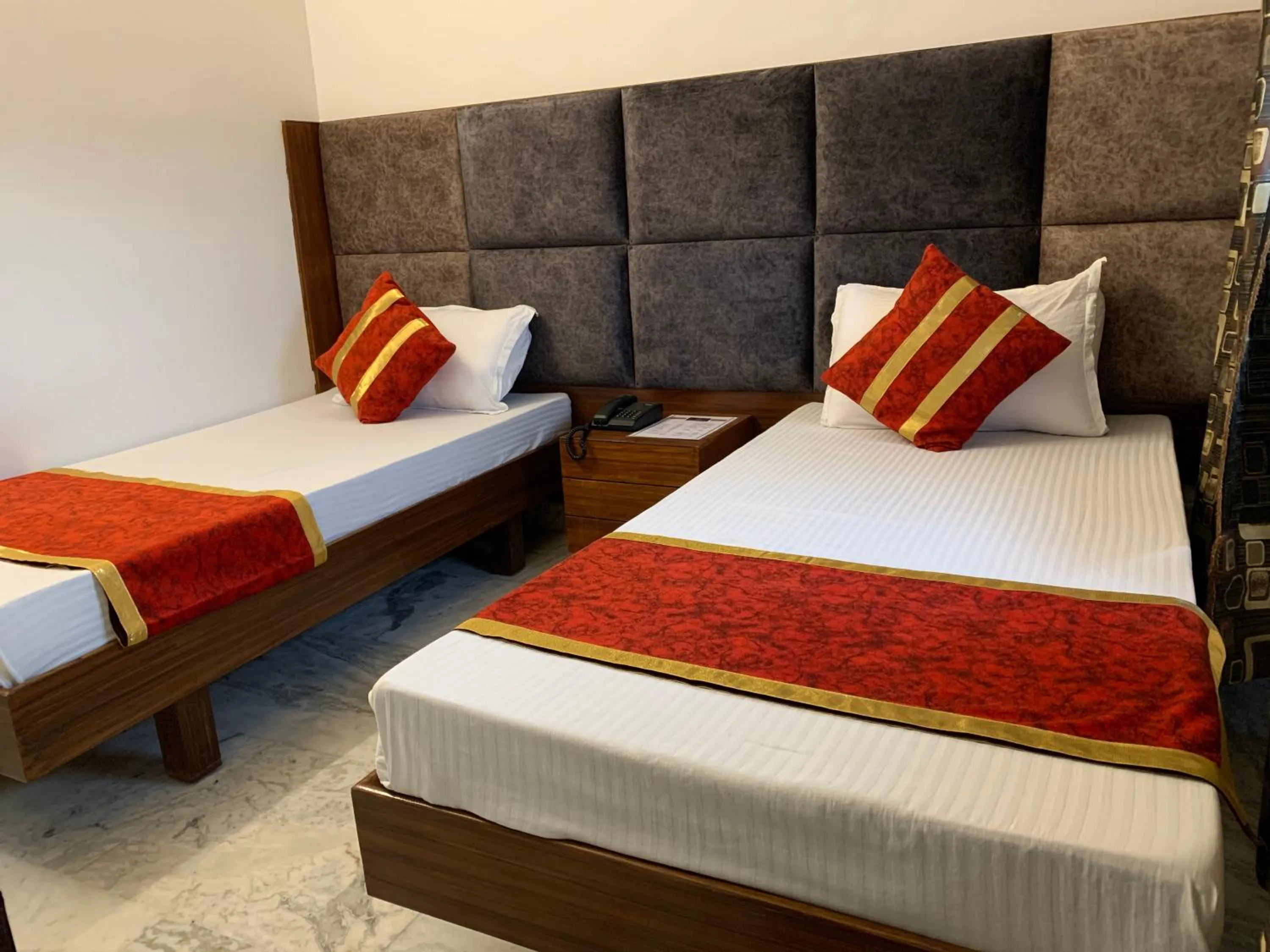 Photo of the whole room, Bed in Hotel Maha Luxmi Palace