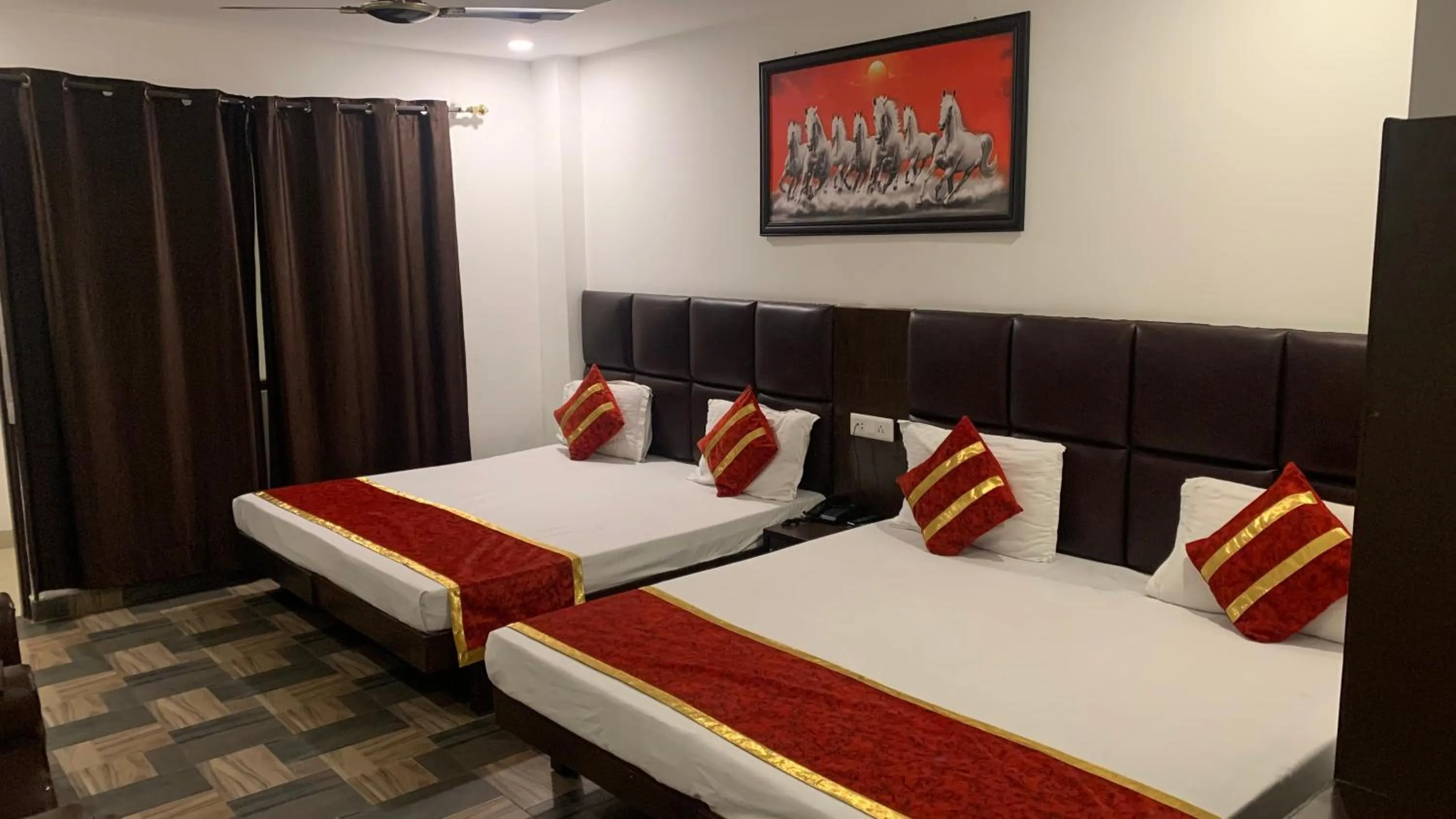 Photo of the whole room, Bed in Hotel Maha Luxmi Palace