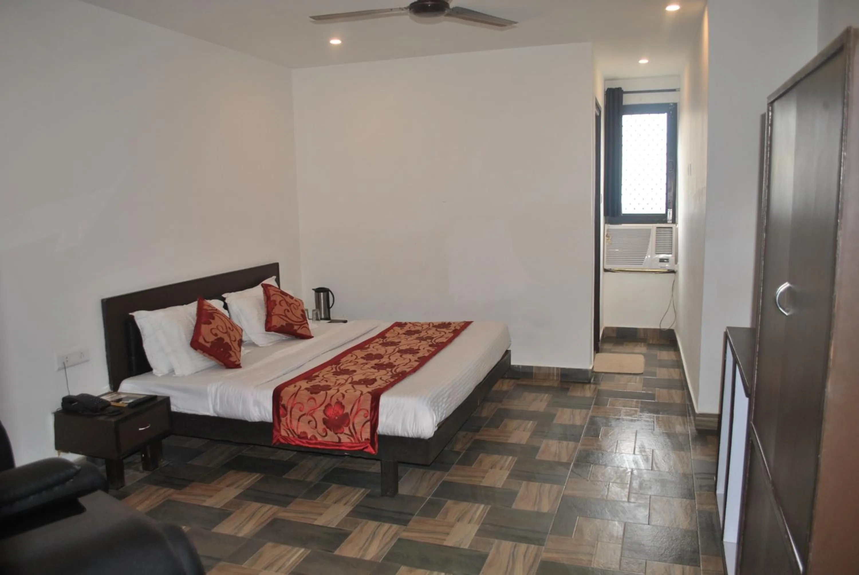 Bedroom, Bed in Hotel Maha Luxmi Palace