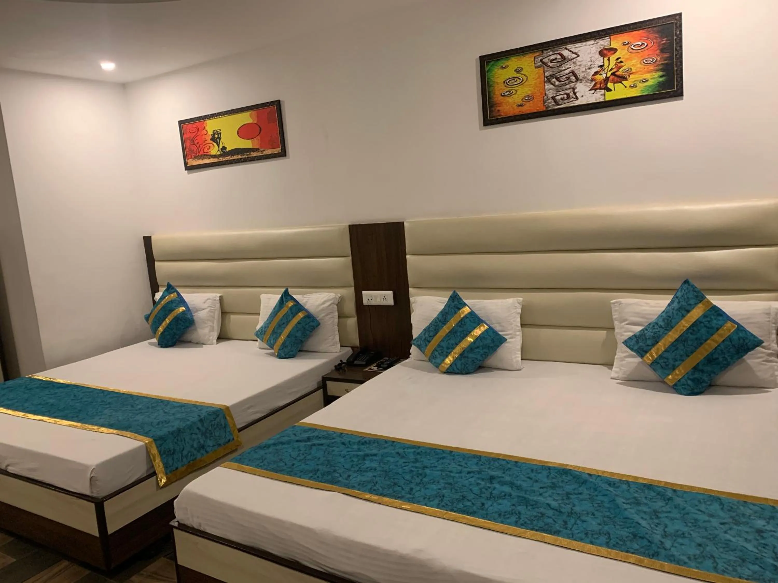 Photo of the whole room, Bed in Hotel Maha Luxmi Palace