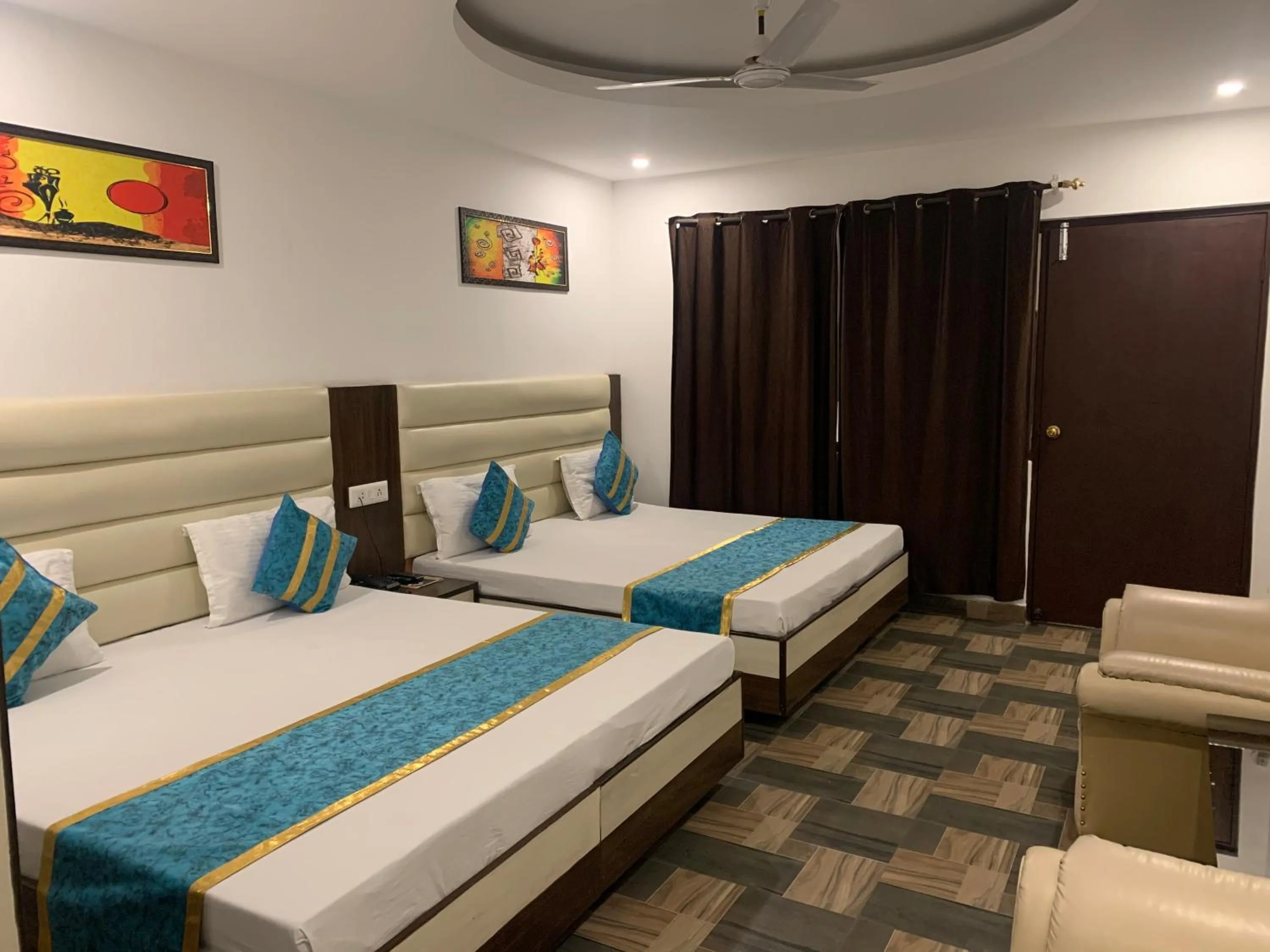 Photo of the whole room, Bed in Hotel Maha Luxmi Palace