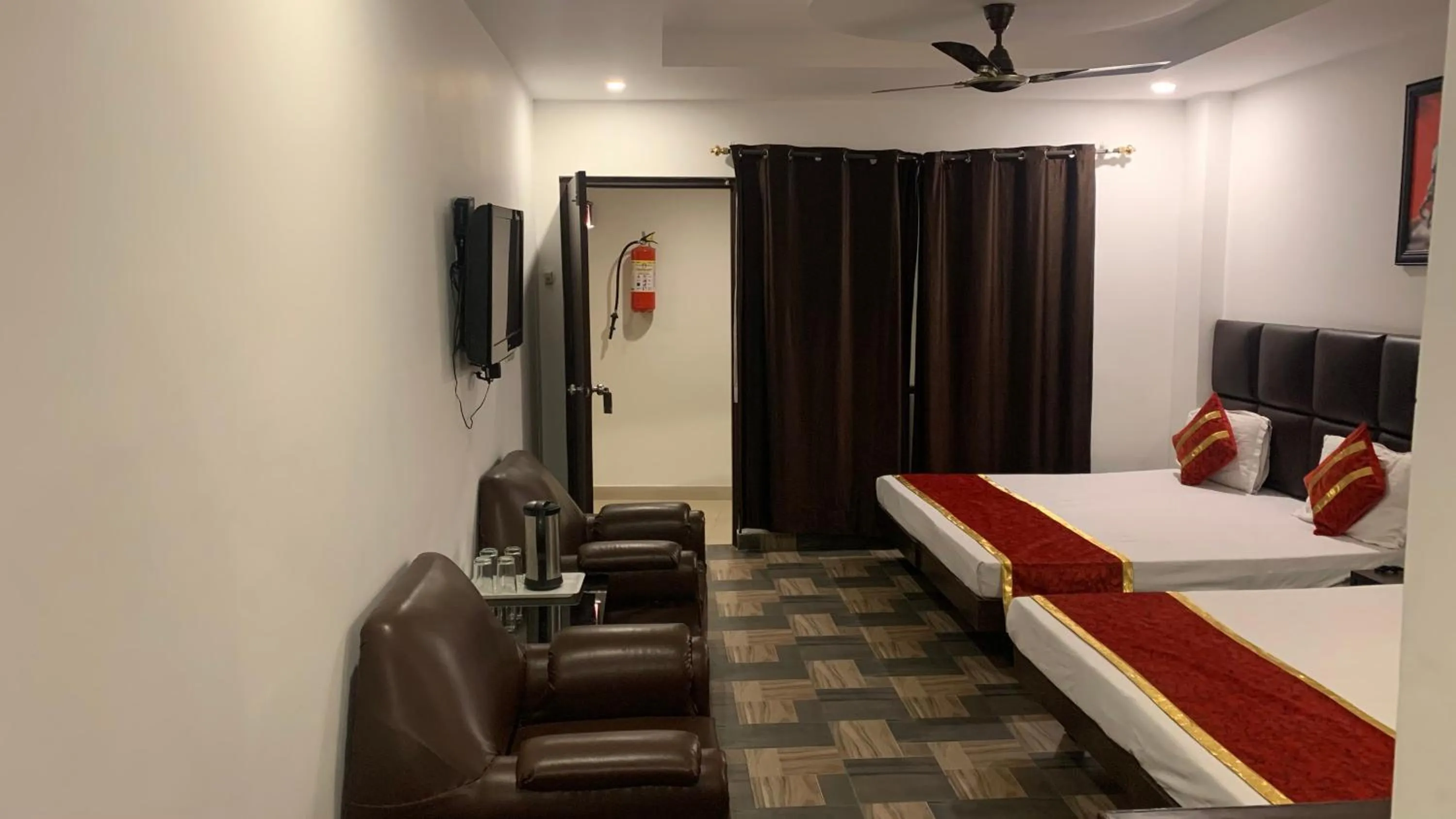 Photo of the whole room, Bed in Hotel Maha Luxmi Palace