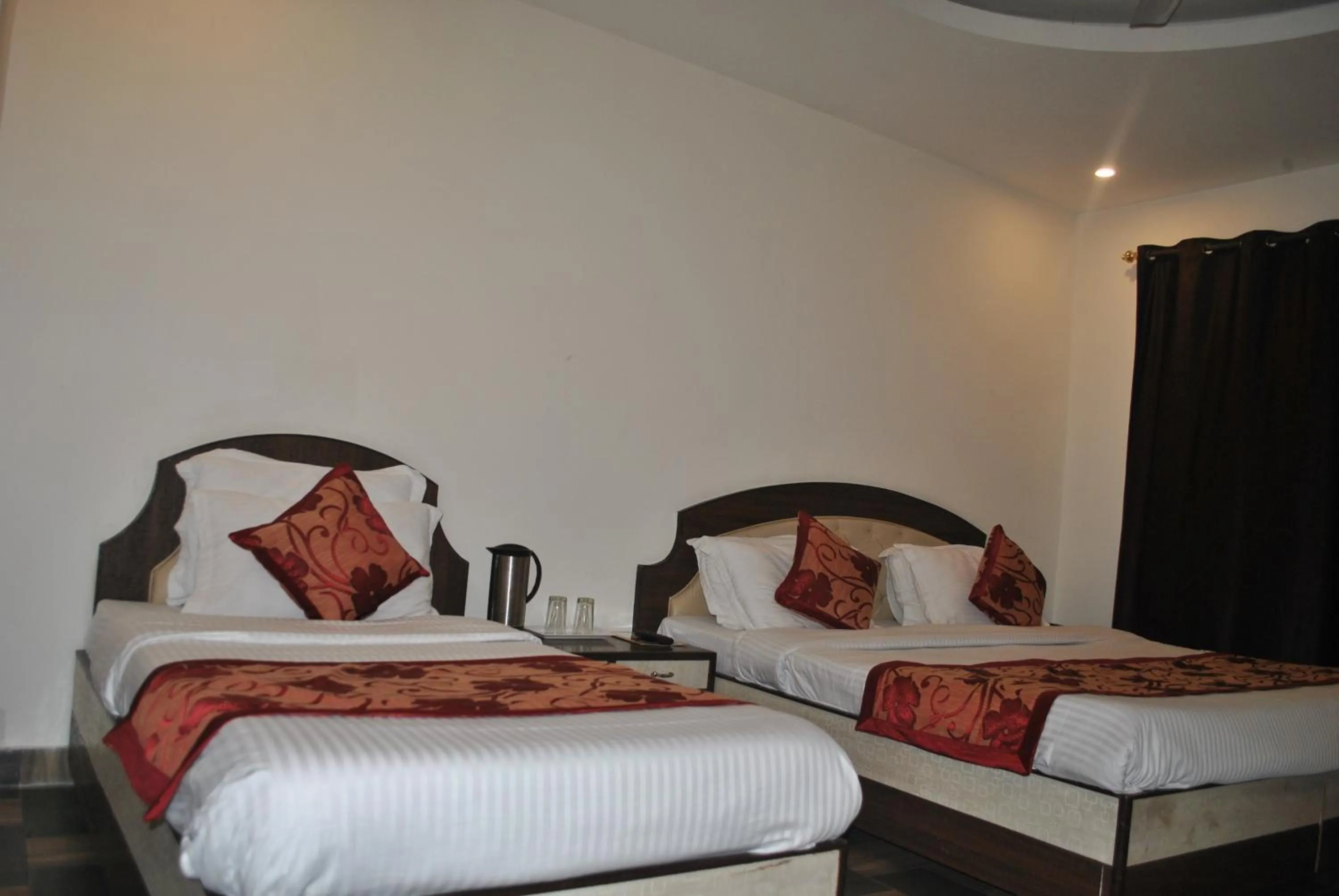 Photo of the whole room, Bed in Hotel Maha Luxmi Palace