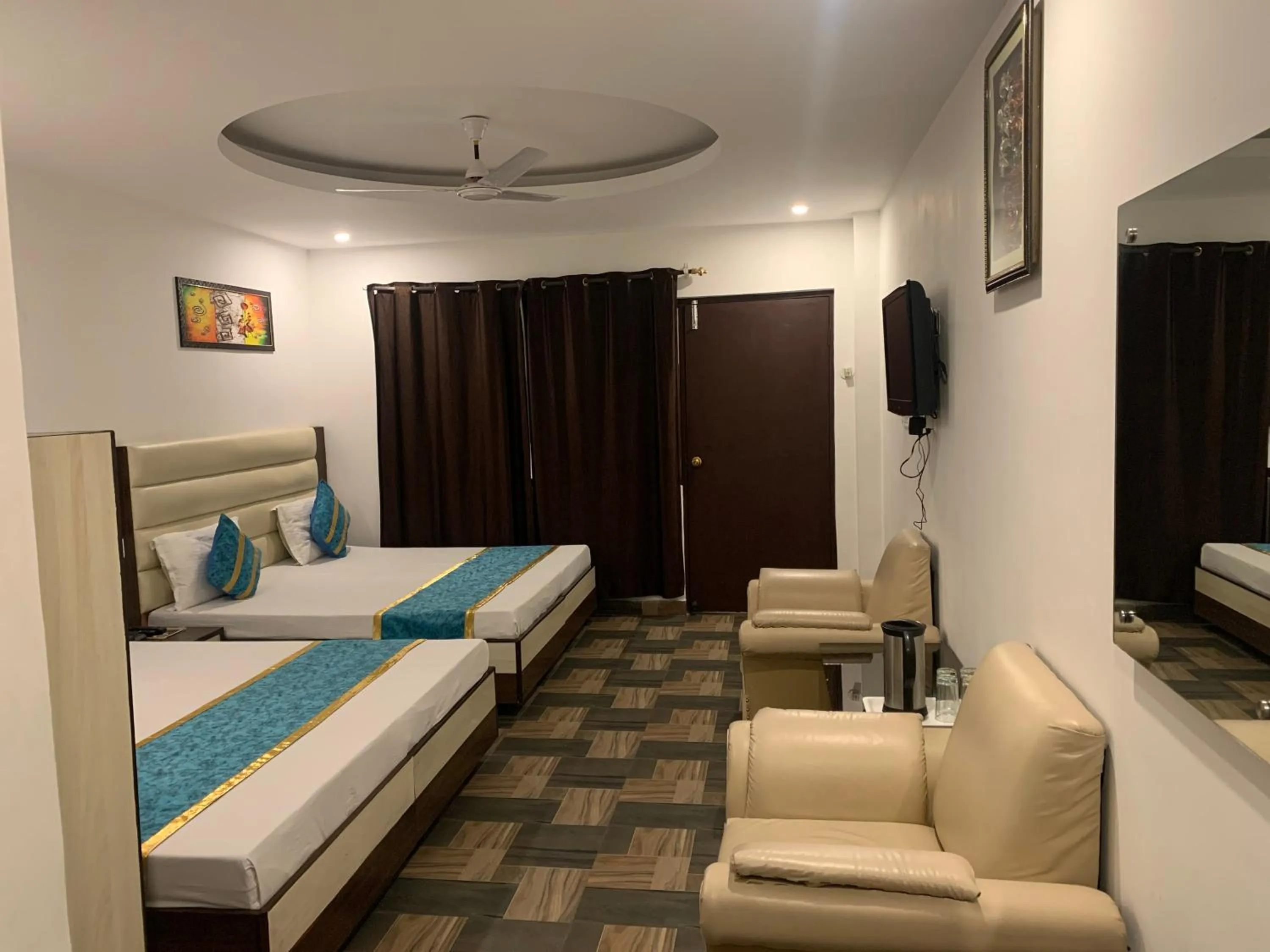 Photo of the whole room, Bed in Hotel Maha Luxmi Palace