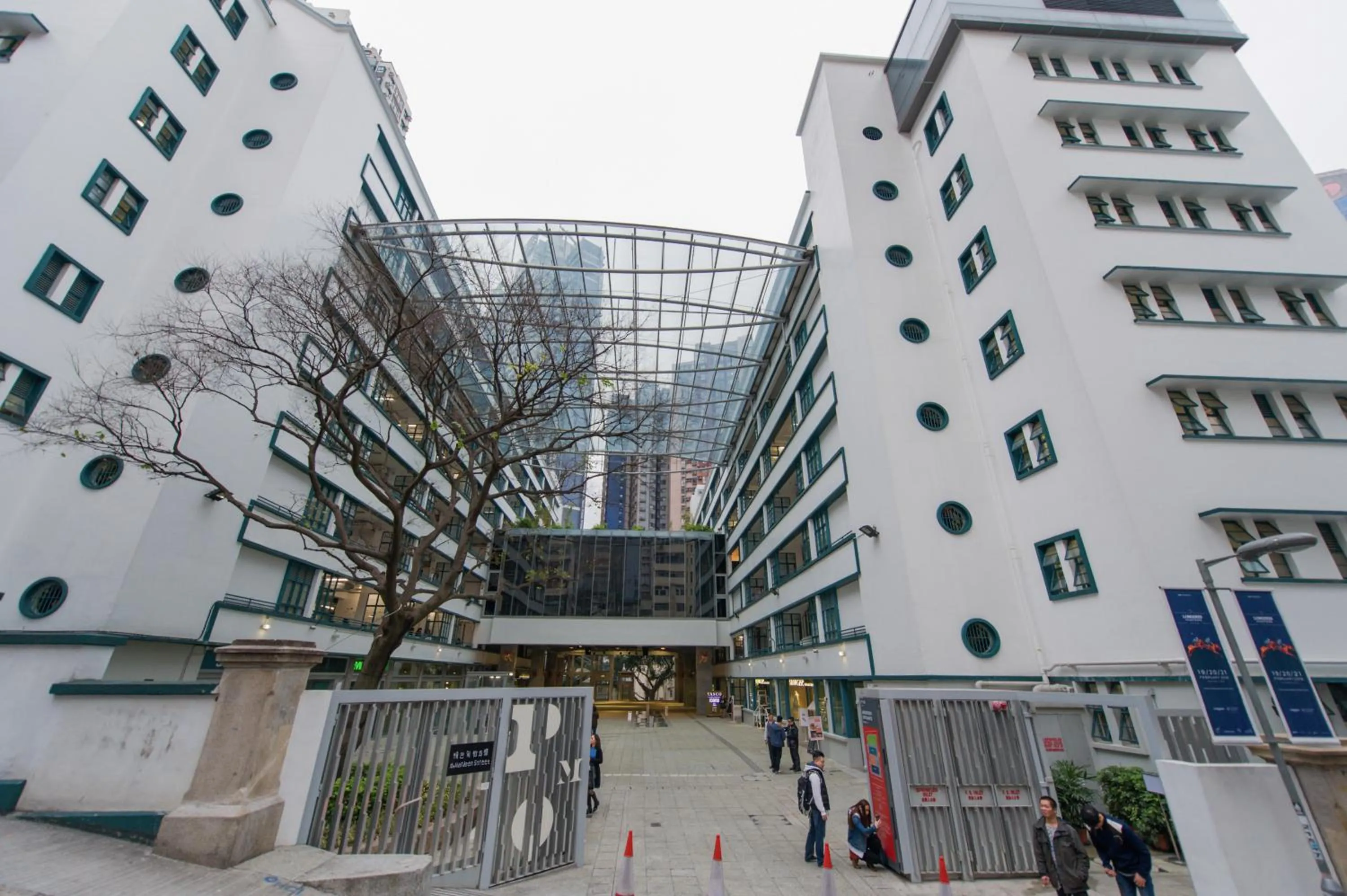 Property building in Hotel Madera Hollywood