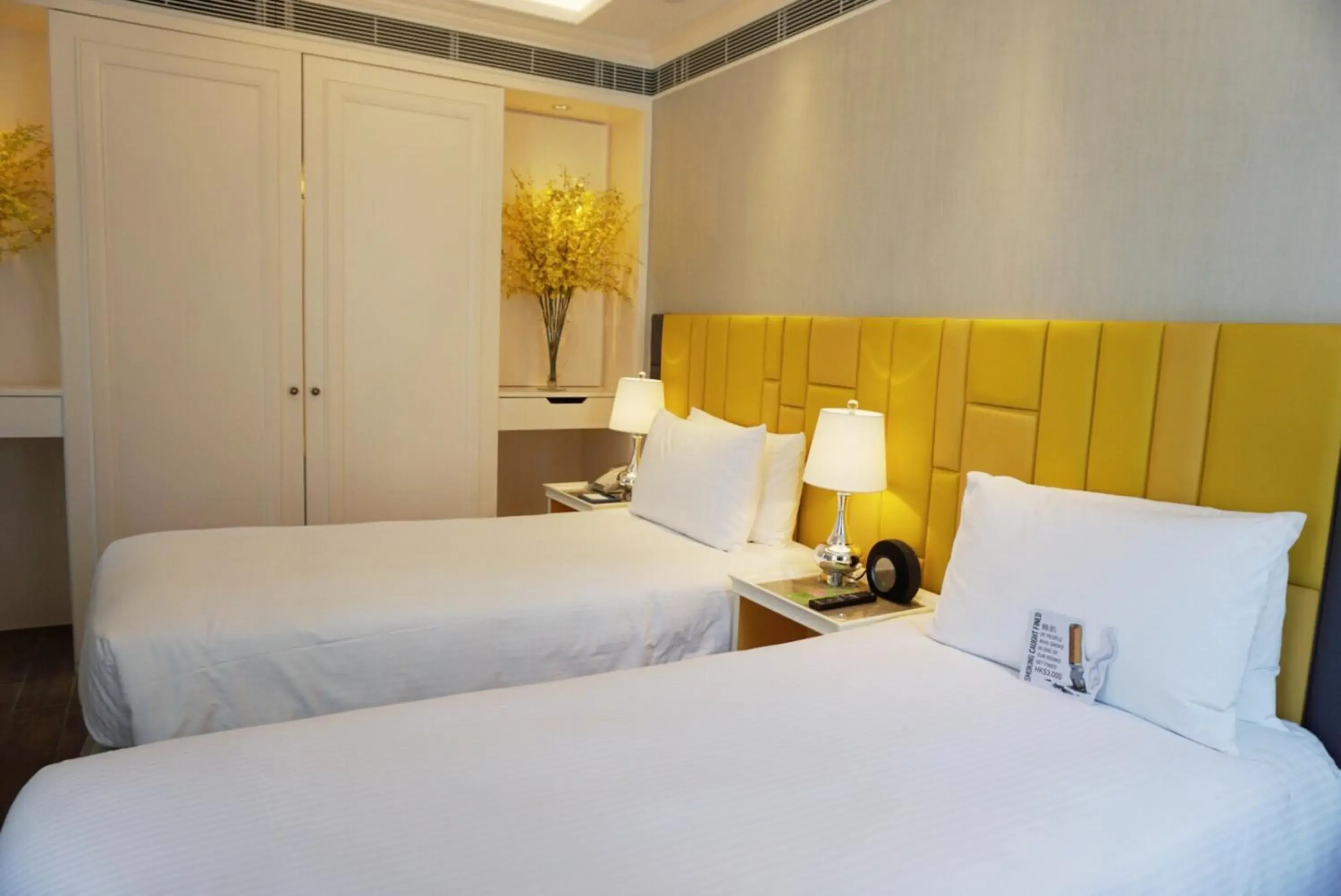 Deluxe Twin Suite in Hotel Madera Hollywood Deluxe Twin Suite in Hotel Madera Hollywood