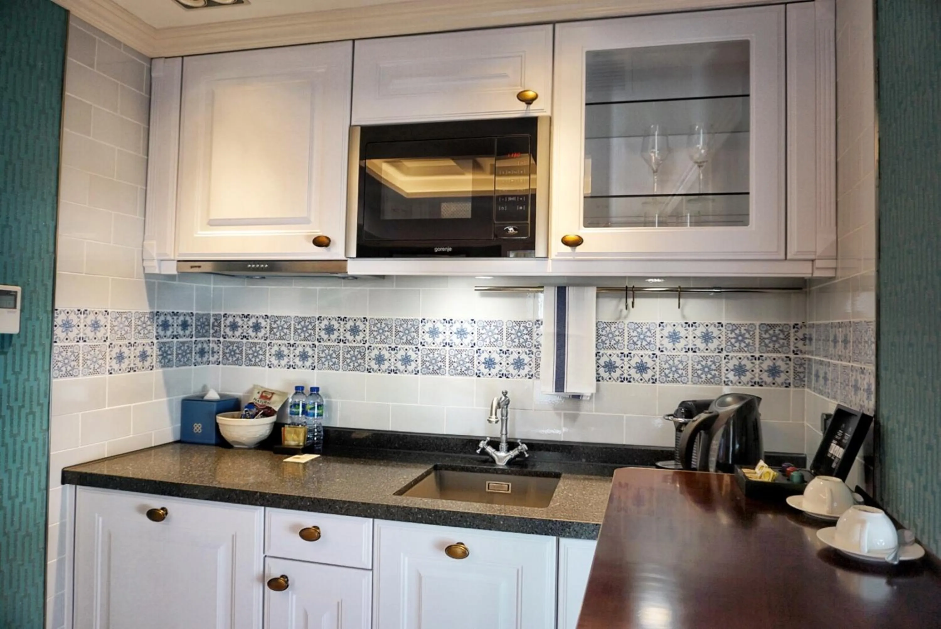 Coffee/tea facilities in Hotel Madera Hollywood