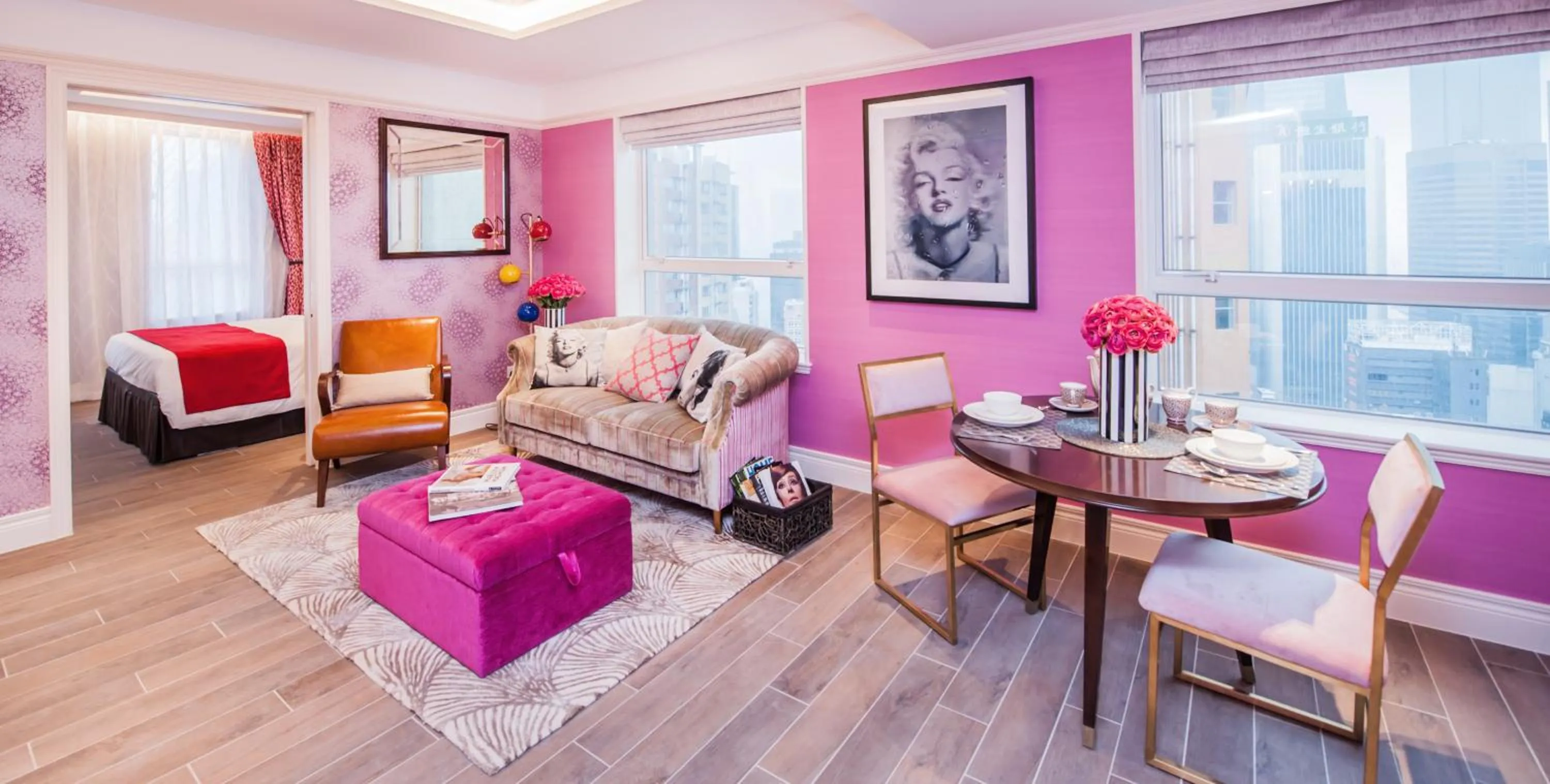 Seating area, Bed in Hotel Madera Hollywood