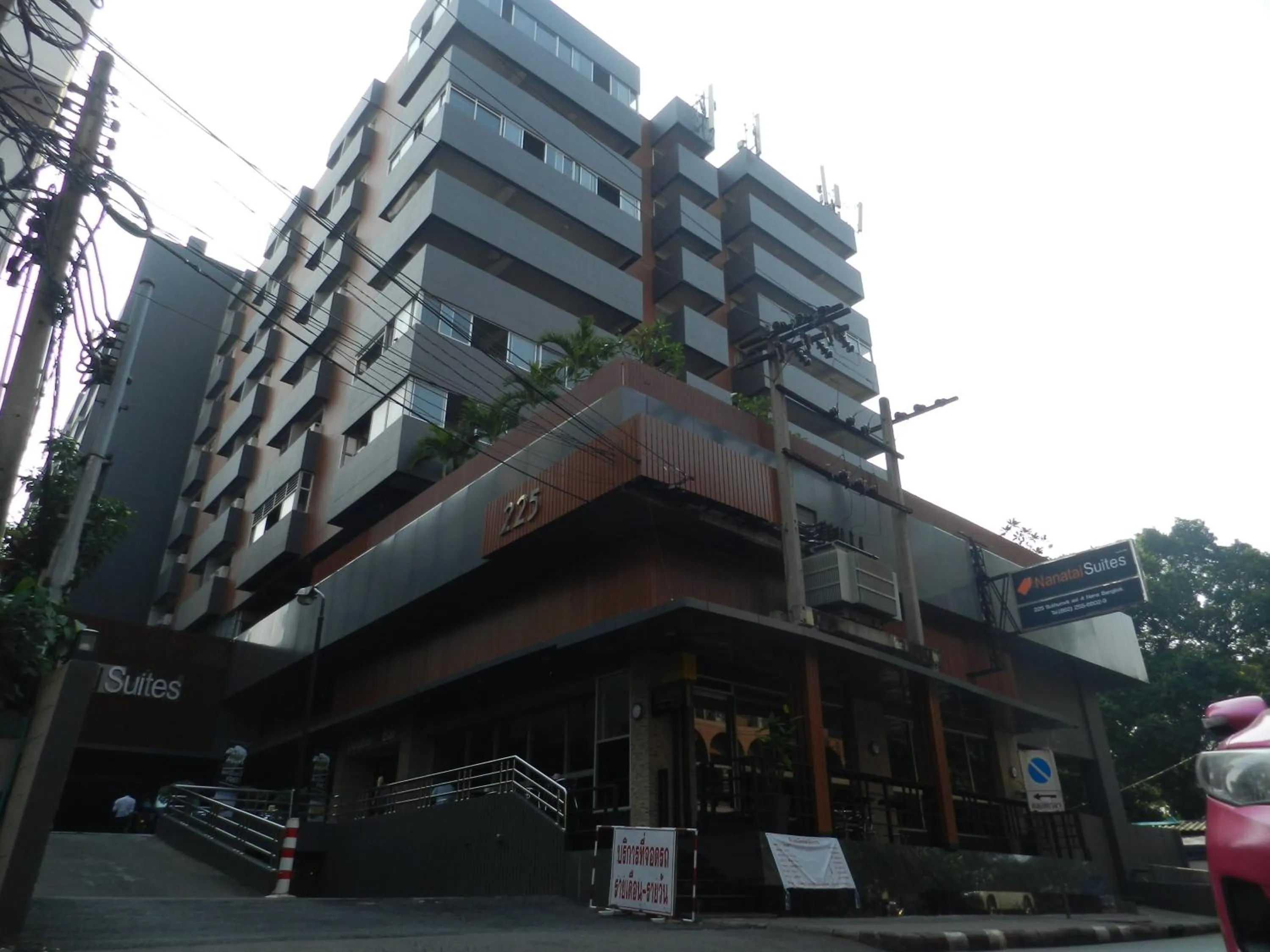 Facade/entrance in Nanatai Suites