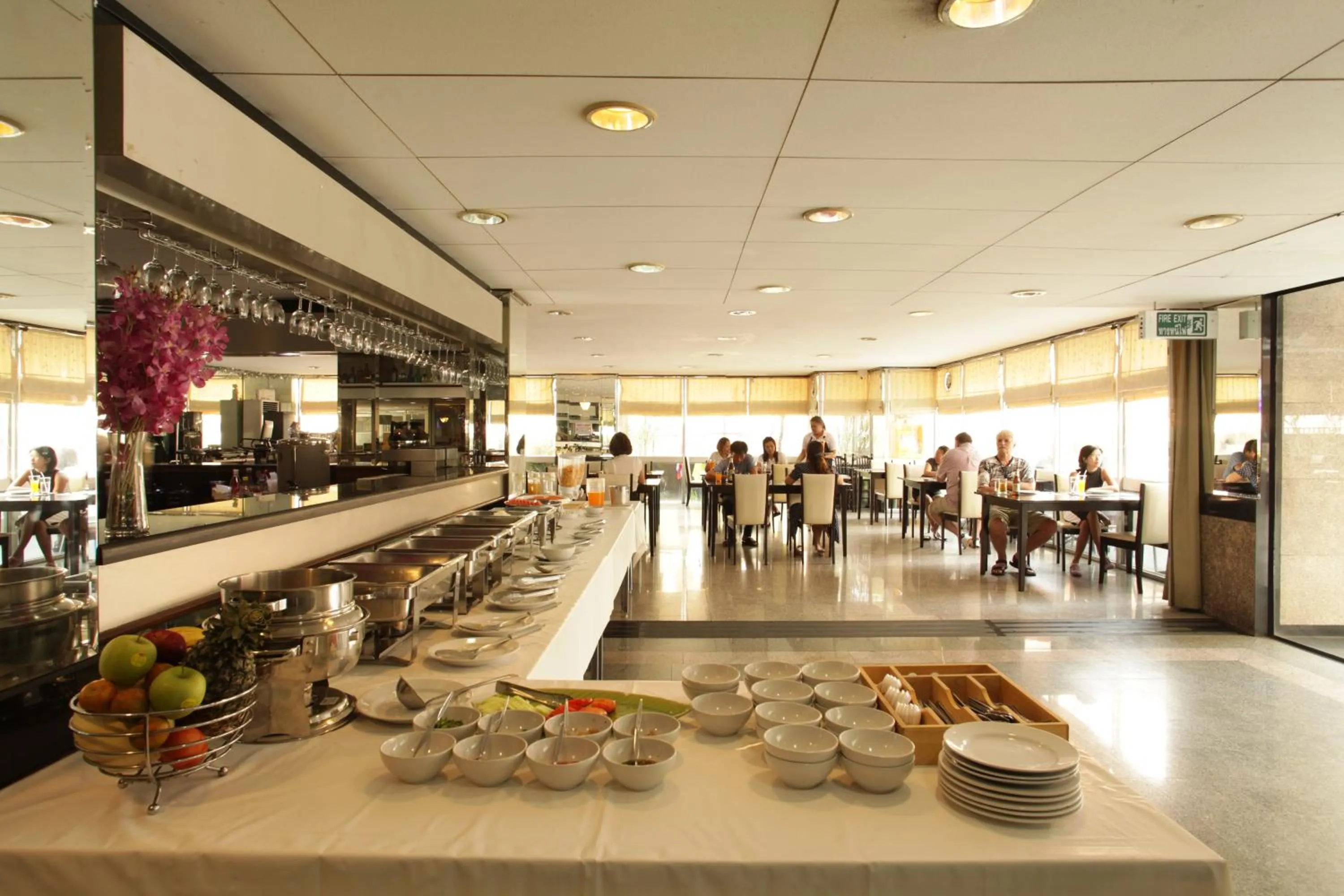 Restaurant/places to eat in Nanatai Suites