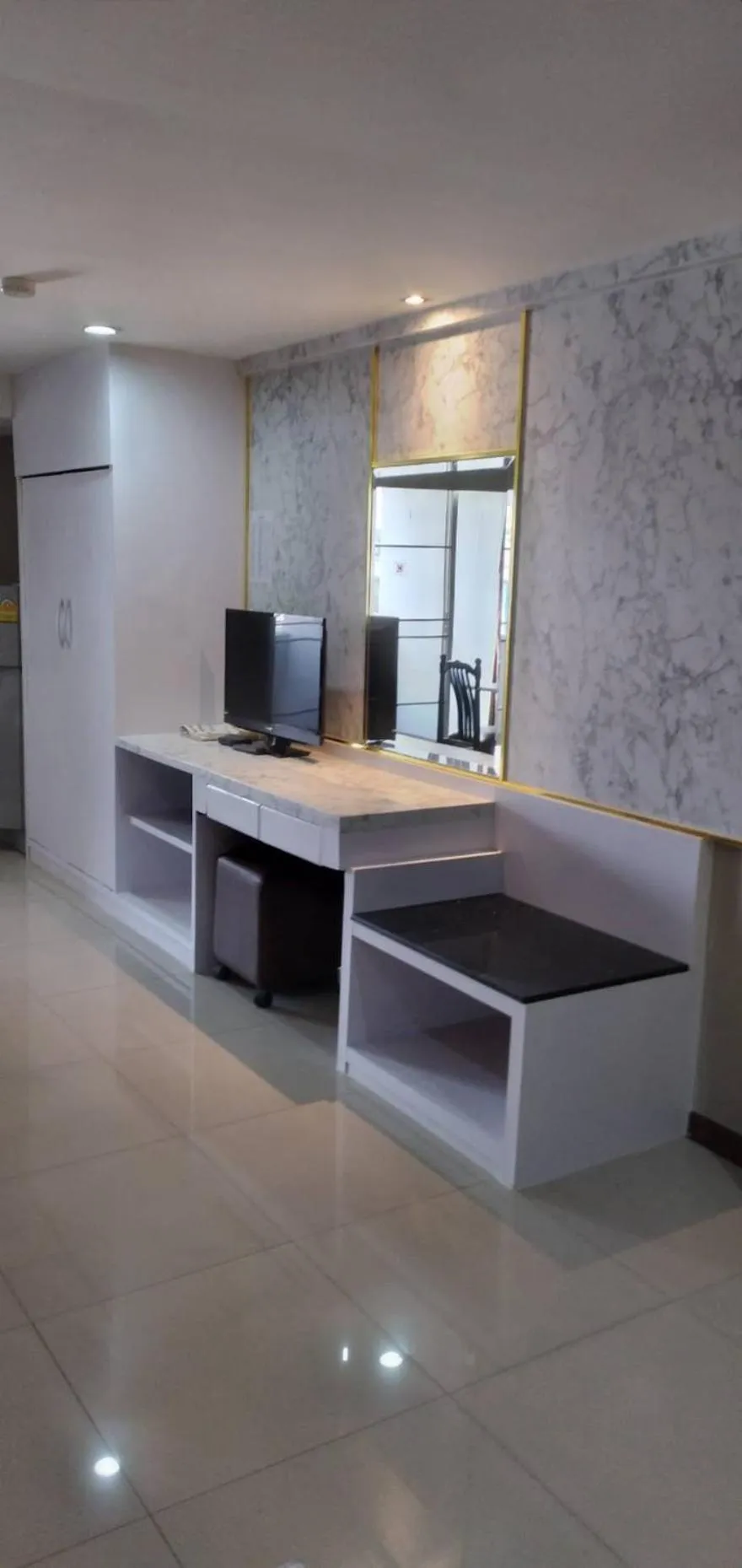 hair dresser in Nanatai Suites