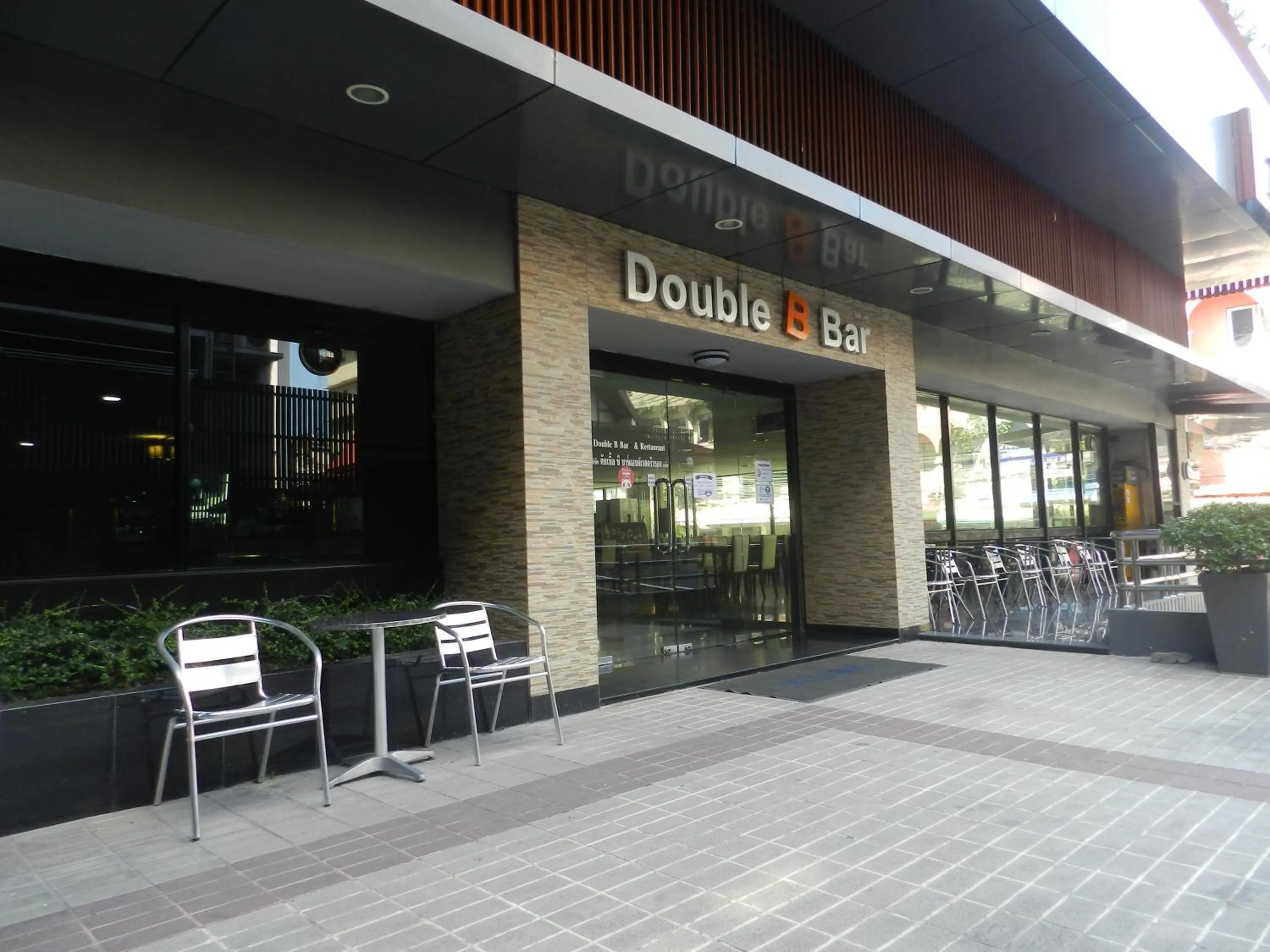 Restaurant/places to eat in Nanatai Suites