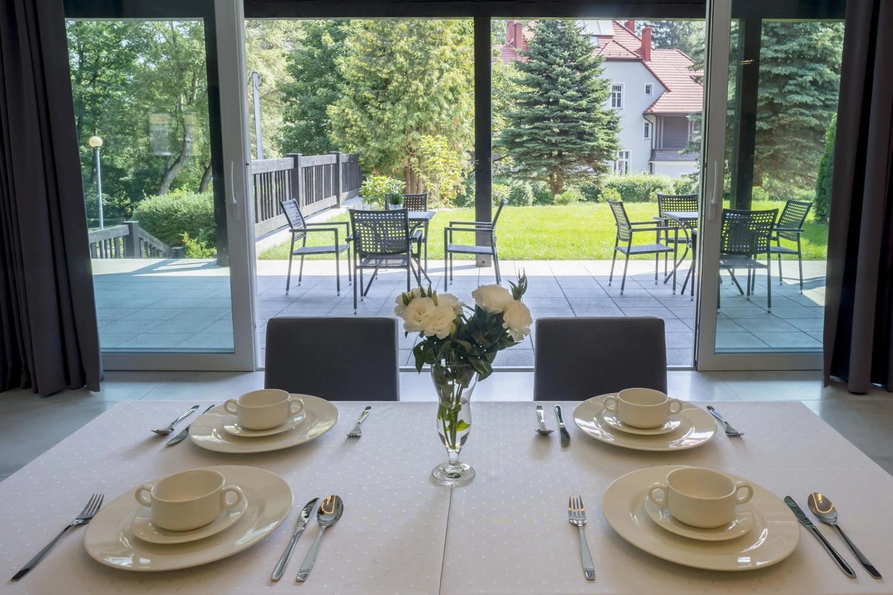 Restaurant/places to eat in Medical Sensus