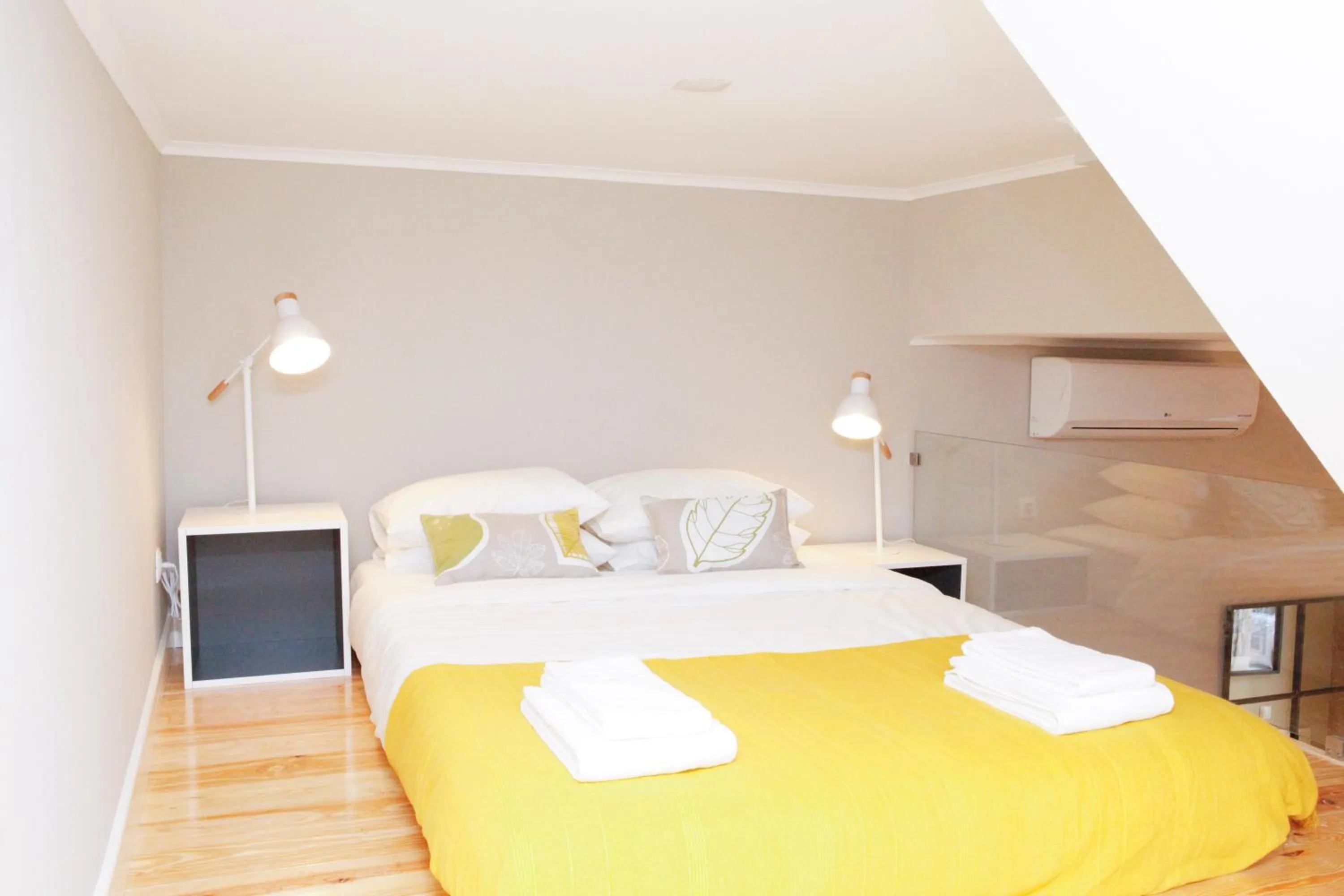 Bed in Flores Guest House