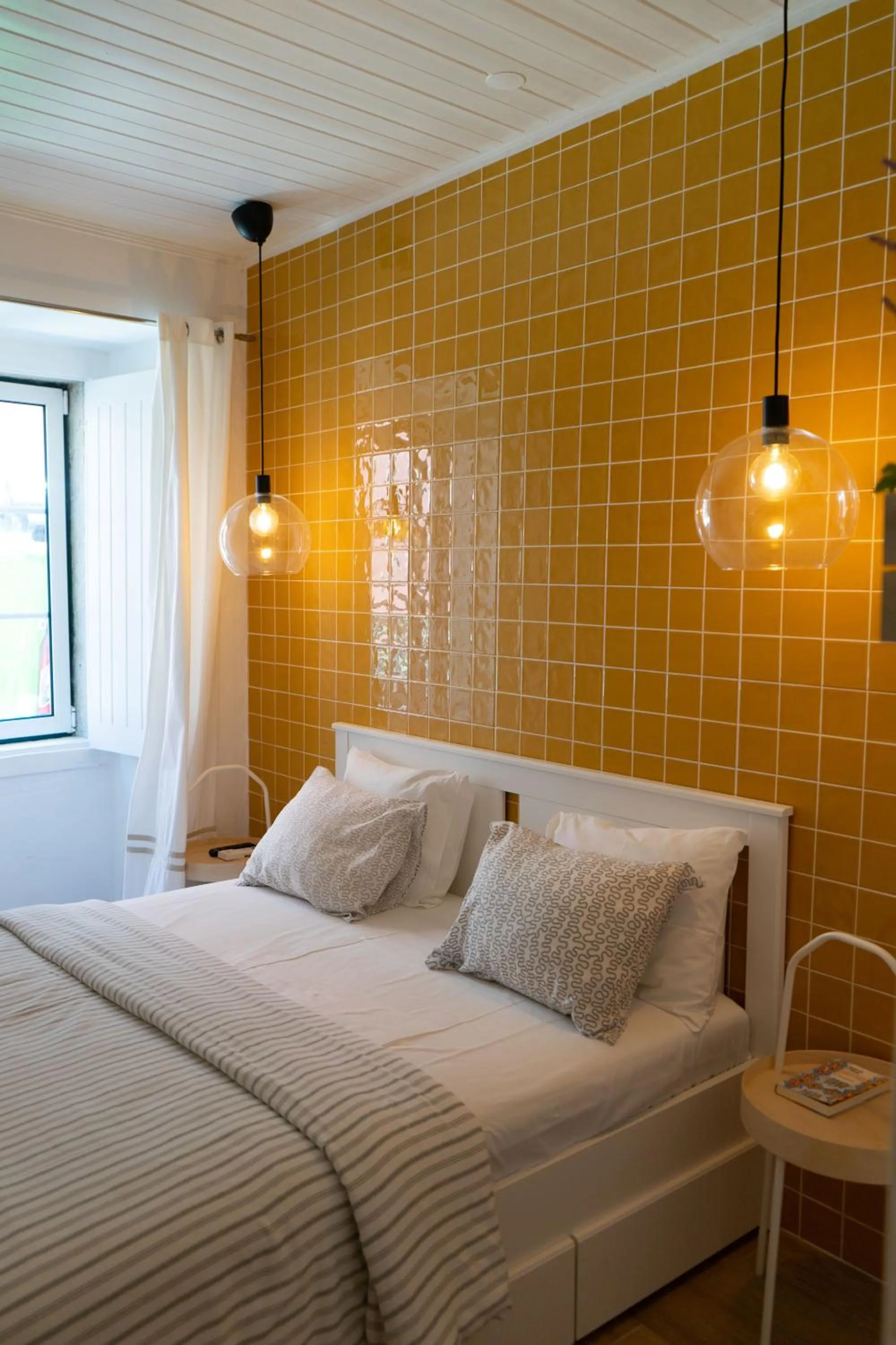 Bed in Flores Guest House