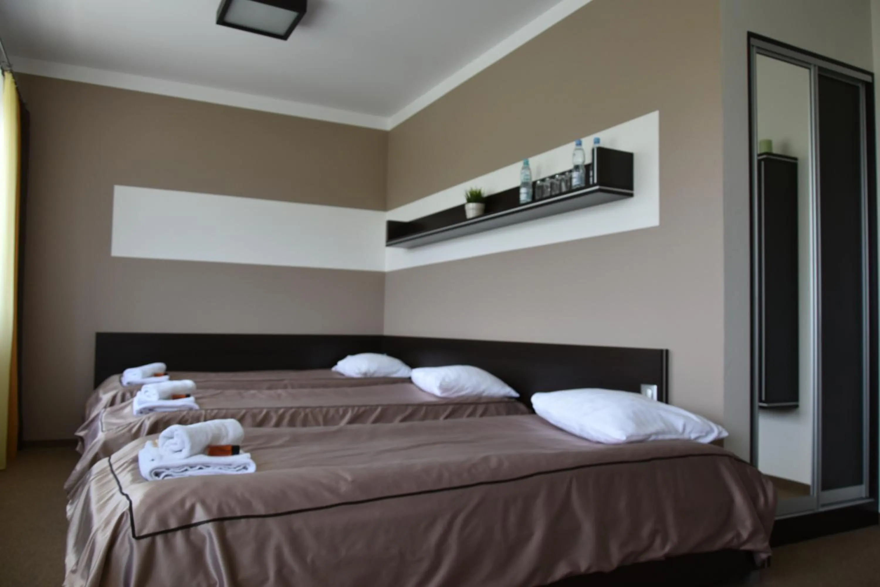 Photo of the whole room, Bed in Młoda Europa