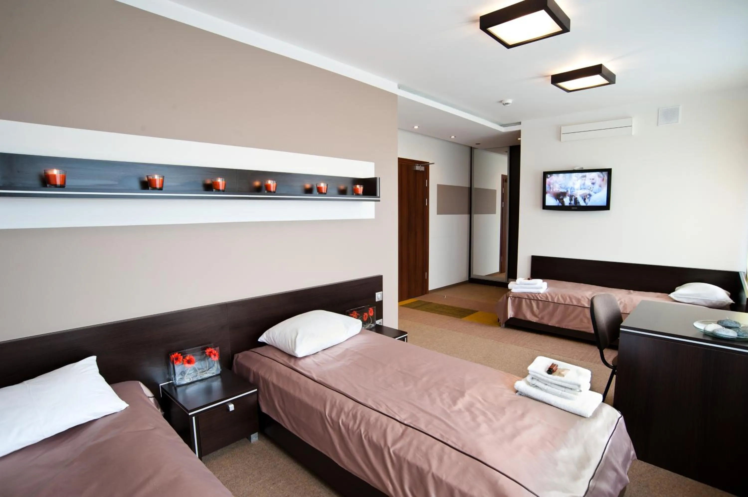 Photo of the whole room, Bed in Młoda Europa