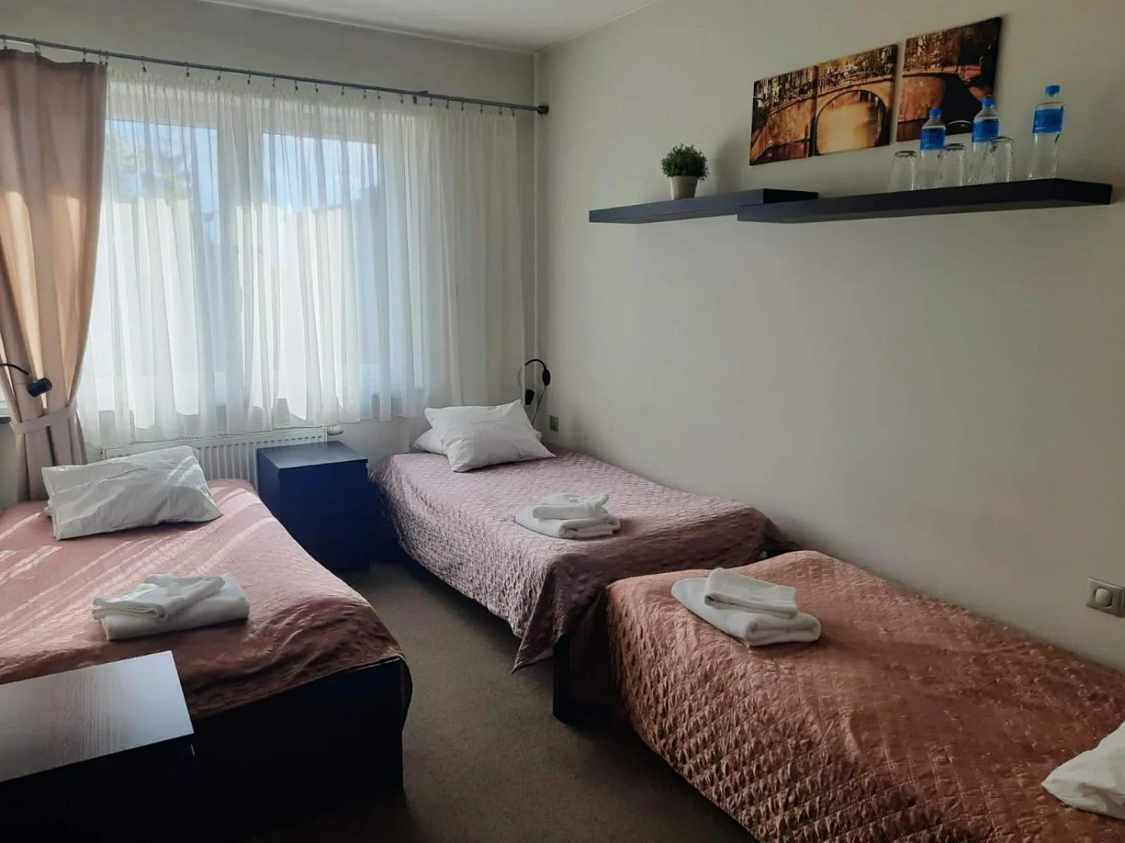 Photo of the whole room, Bed in Młoda Europa