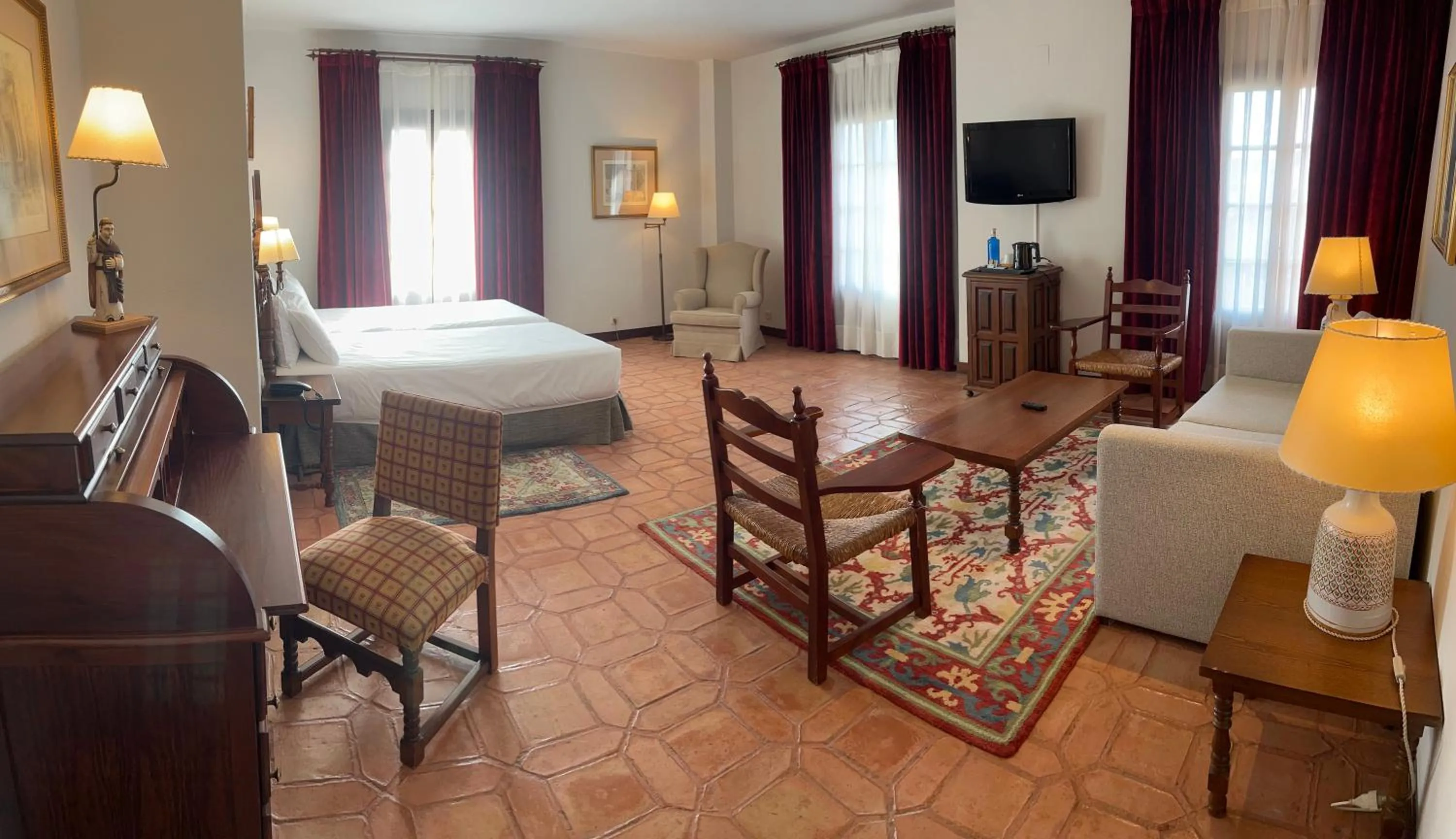 Bed in Parador de Plasencia