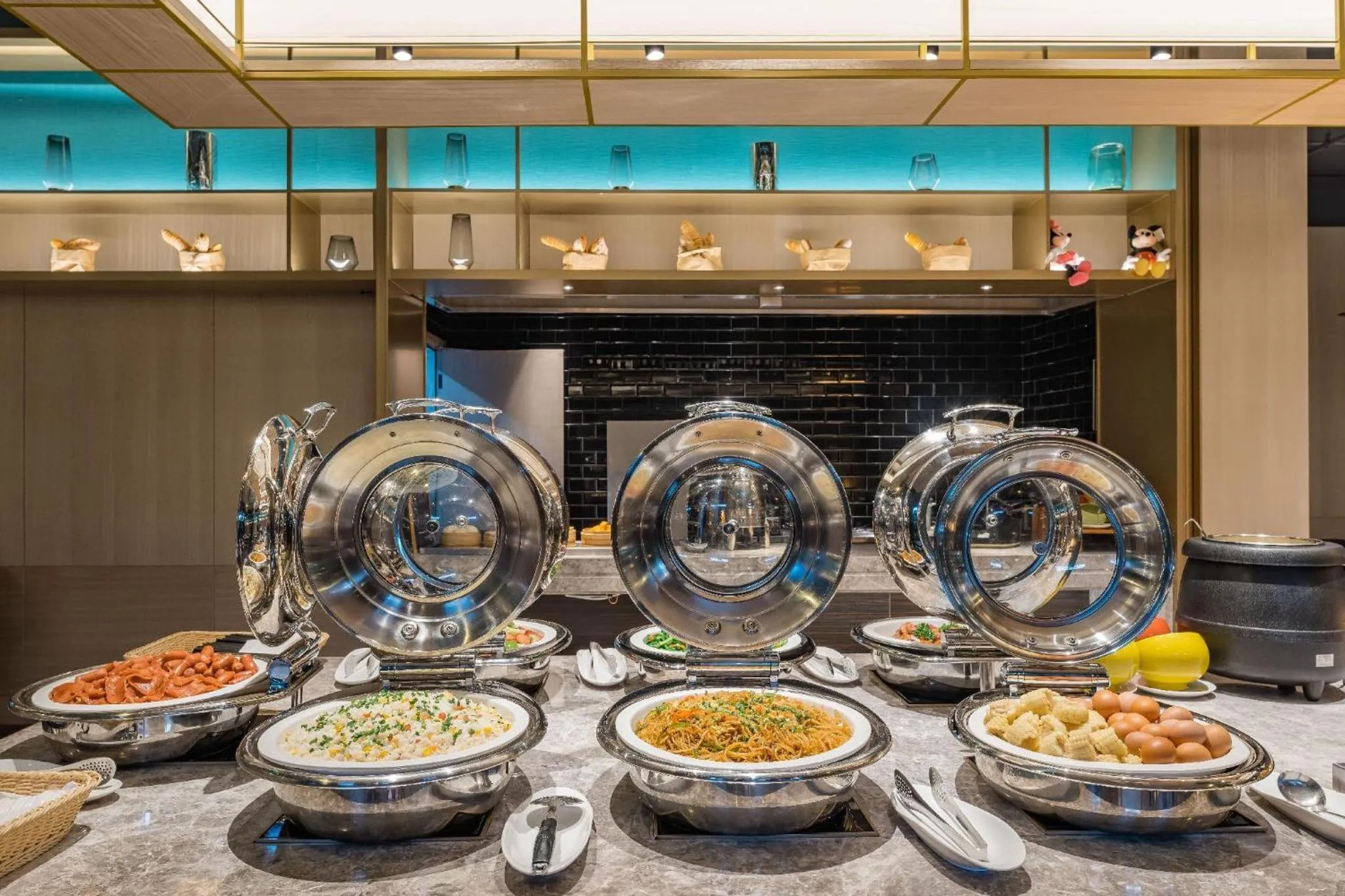 Mai Xinge Boutique Hotel - Free shuttle buses are provided between PVG Airport and Disneyland