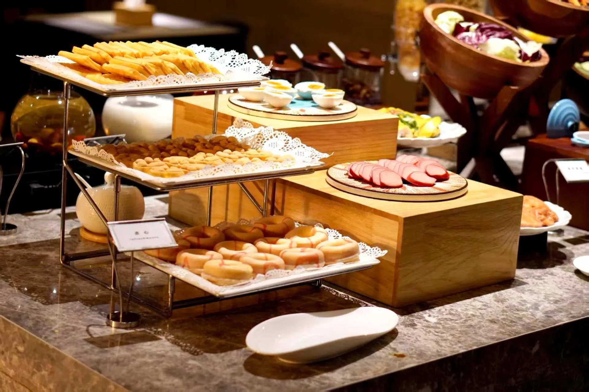 Buffet breakfast in Mai Xinge Boutique Hotel - Free shuttle buses are provided between PVG Airport and Disneyland