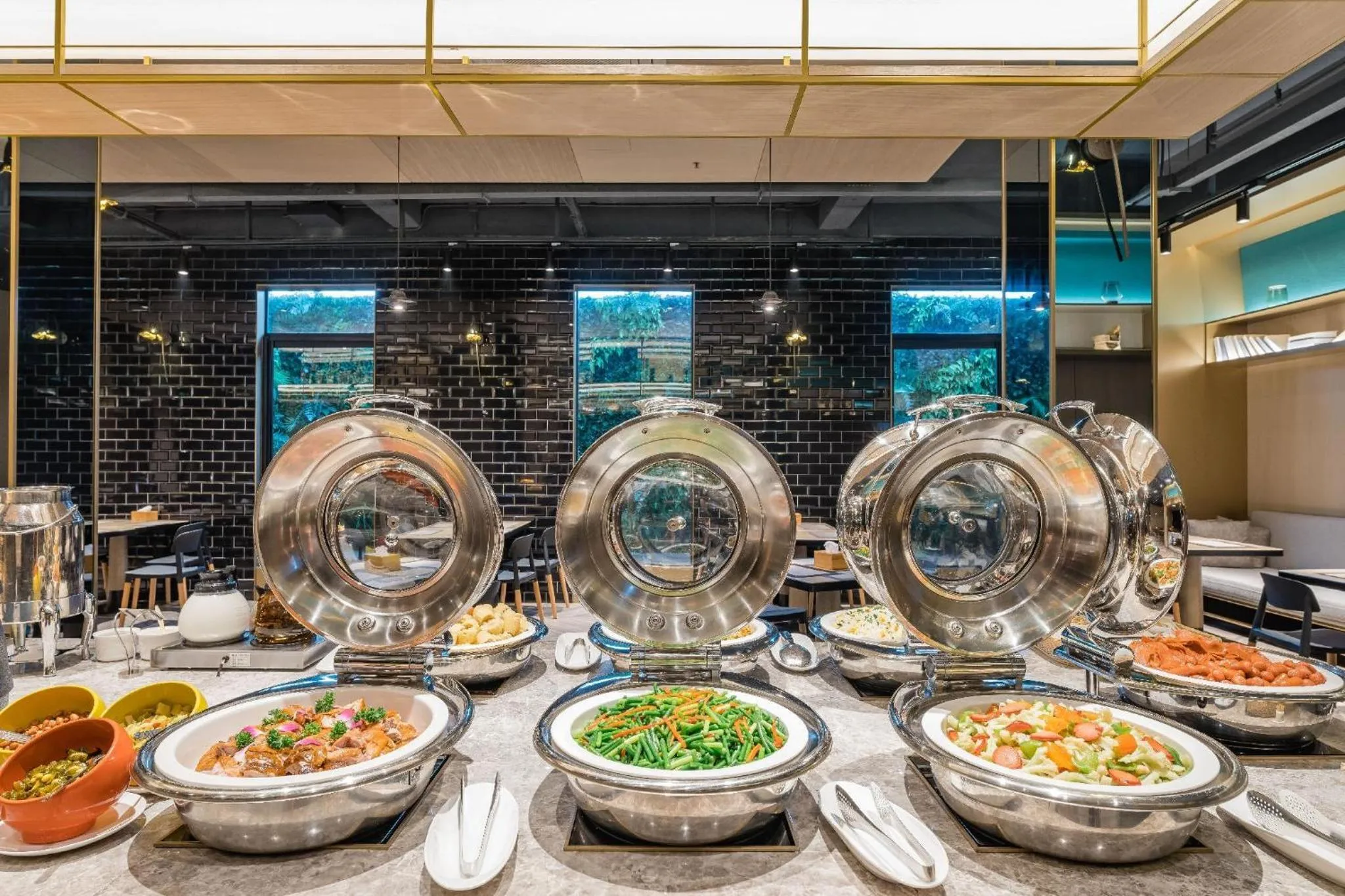 Mai Xinge Boutique Hotel - Free shuttle buses are provided between PVG Airport and Disneyland