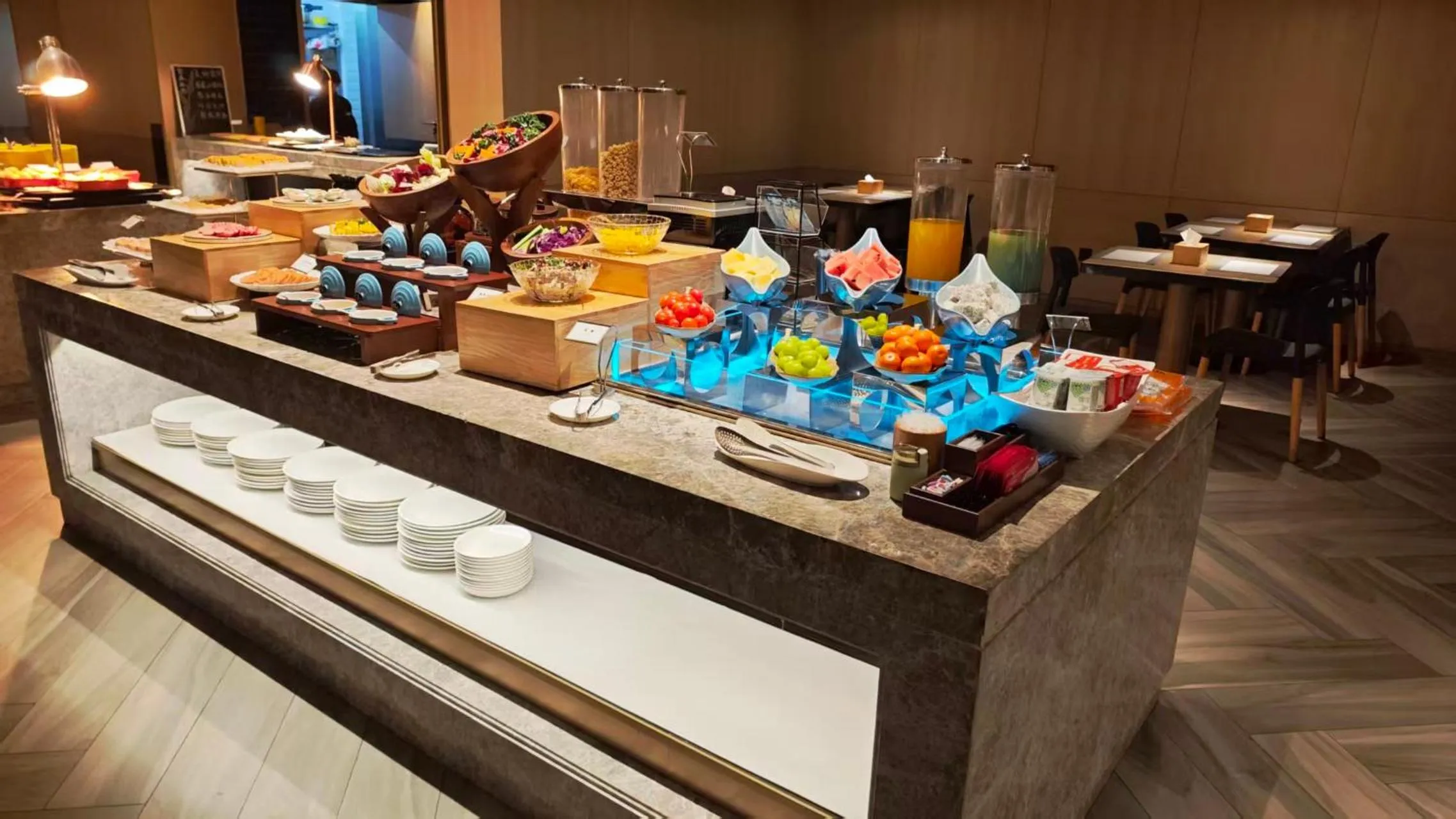 Buffet breakfast in Mai Xinge Boutique Hotel - Free shuttle buses are provided between PVG Airport and Disneyland