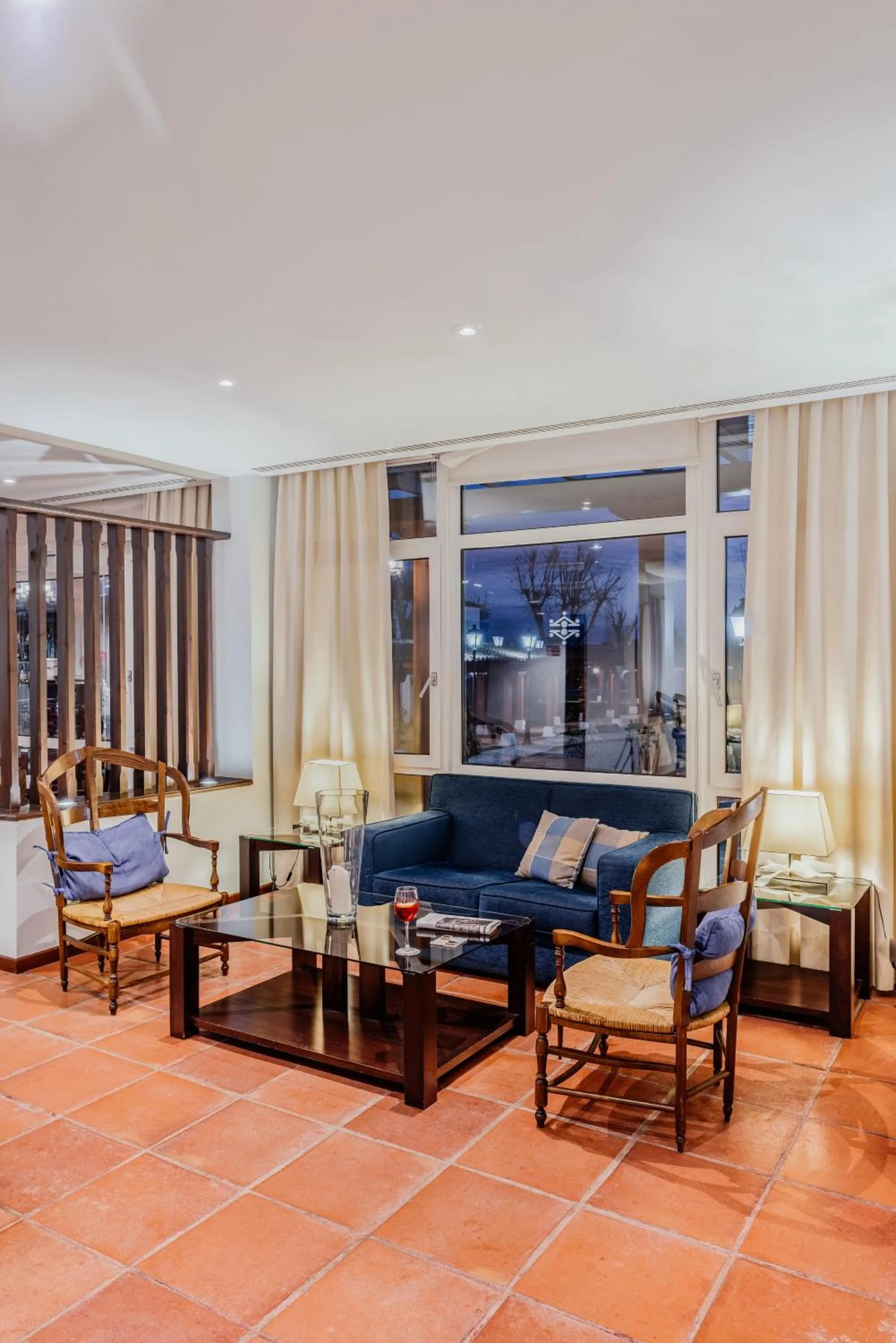 Communal lounge/ TV room in Parador de Manzanares