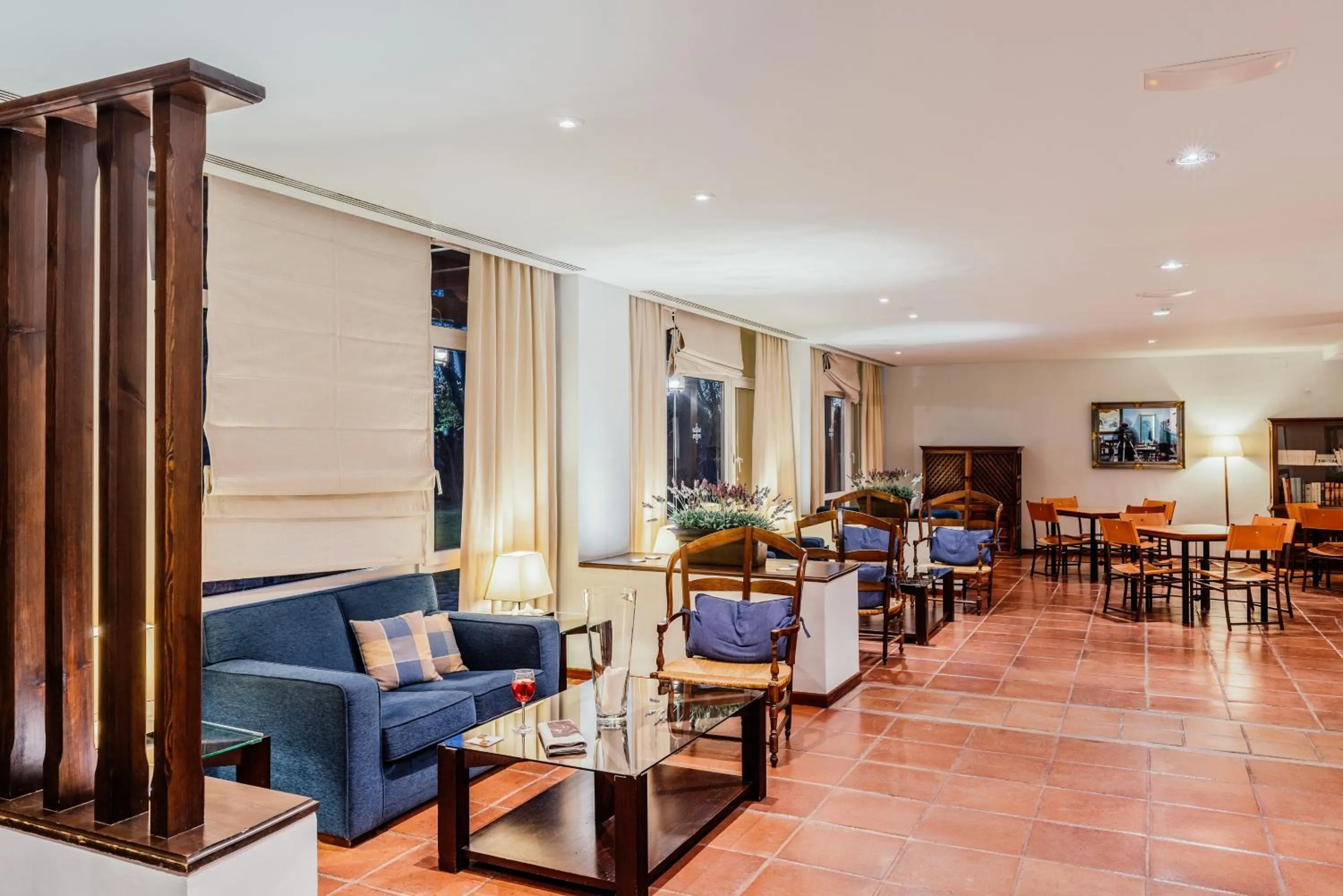 Communal lounge/ TV room in Parador de Manzanares