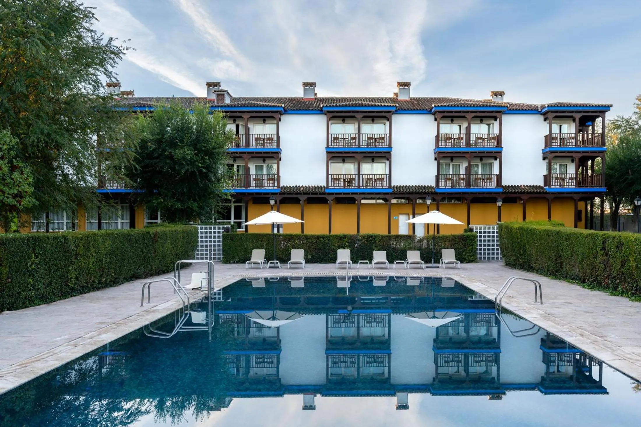 Swimming pool in Parador de Manzanares
