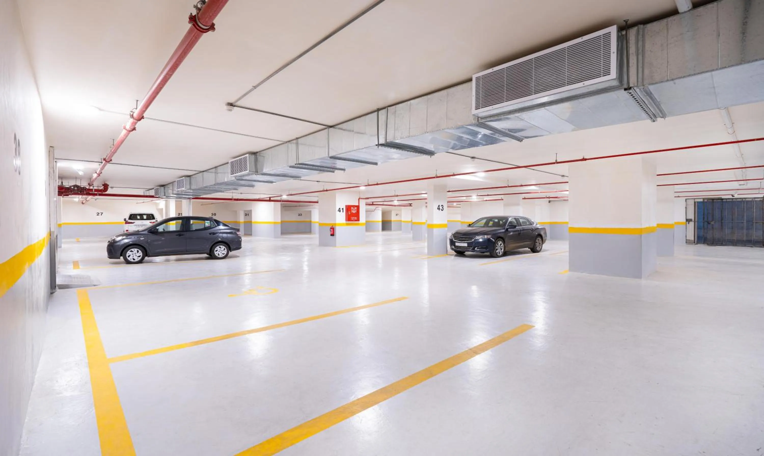 Parking in Sunday Jeddah Hotel