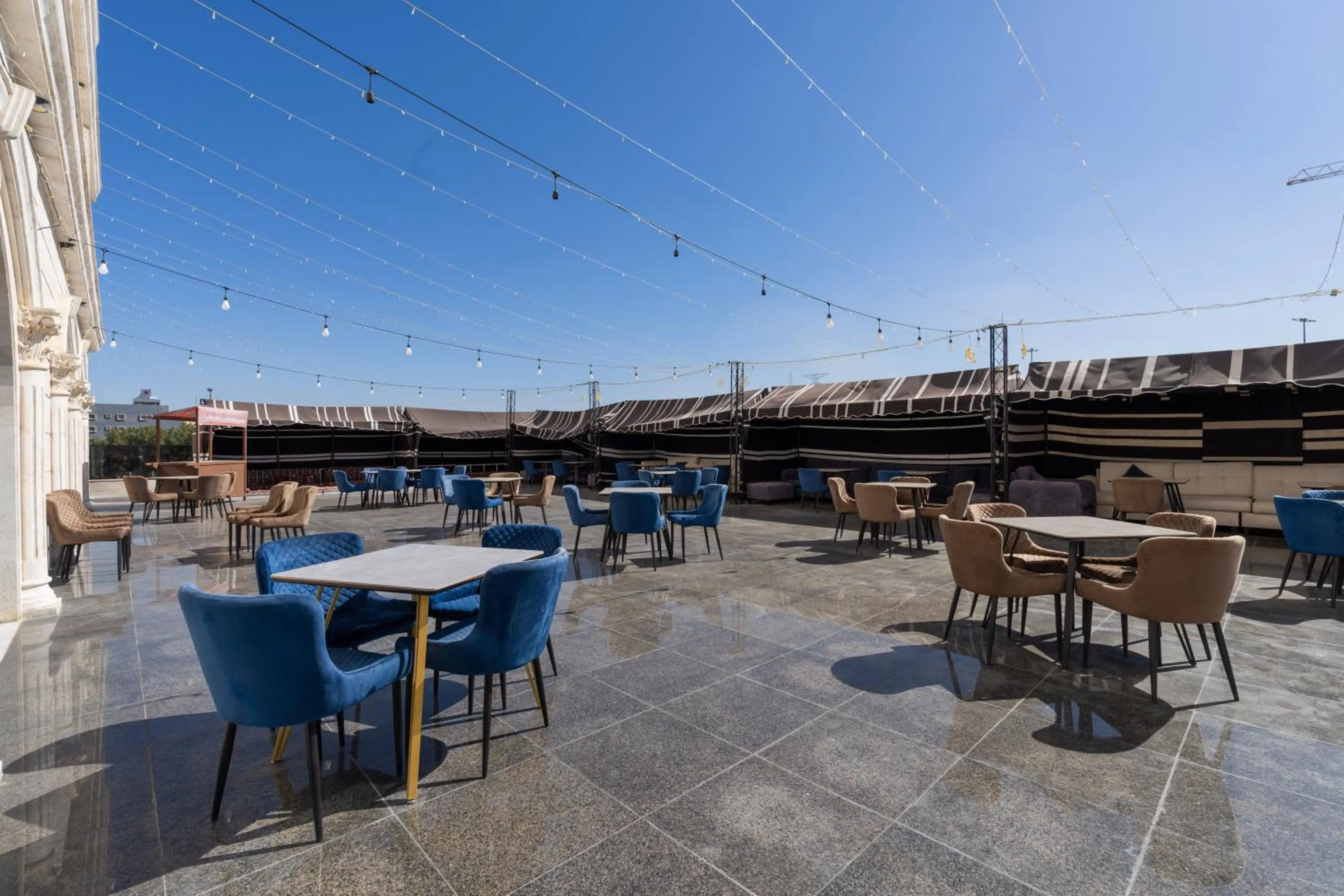 Restaurant/places to eat in Sunday Jeddah Hotel