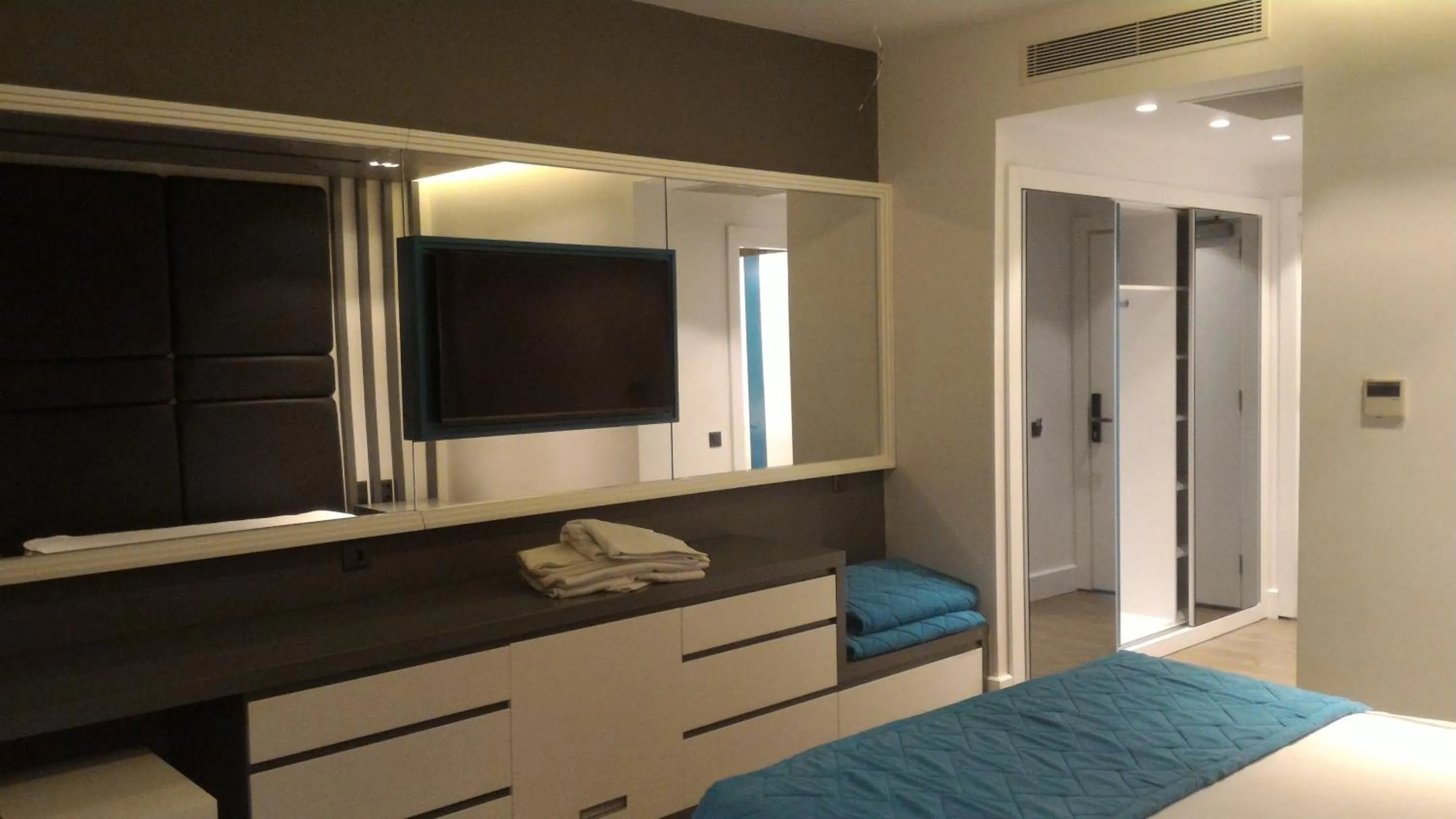 TV and multimedia, Bed in Oyster Boutique Hotel