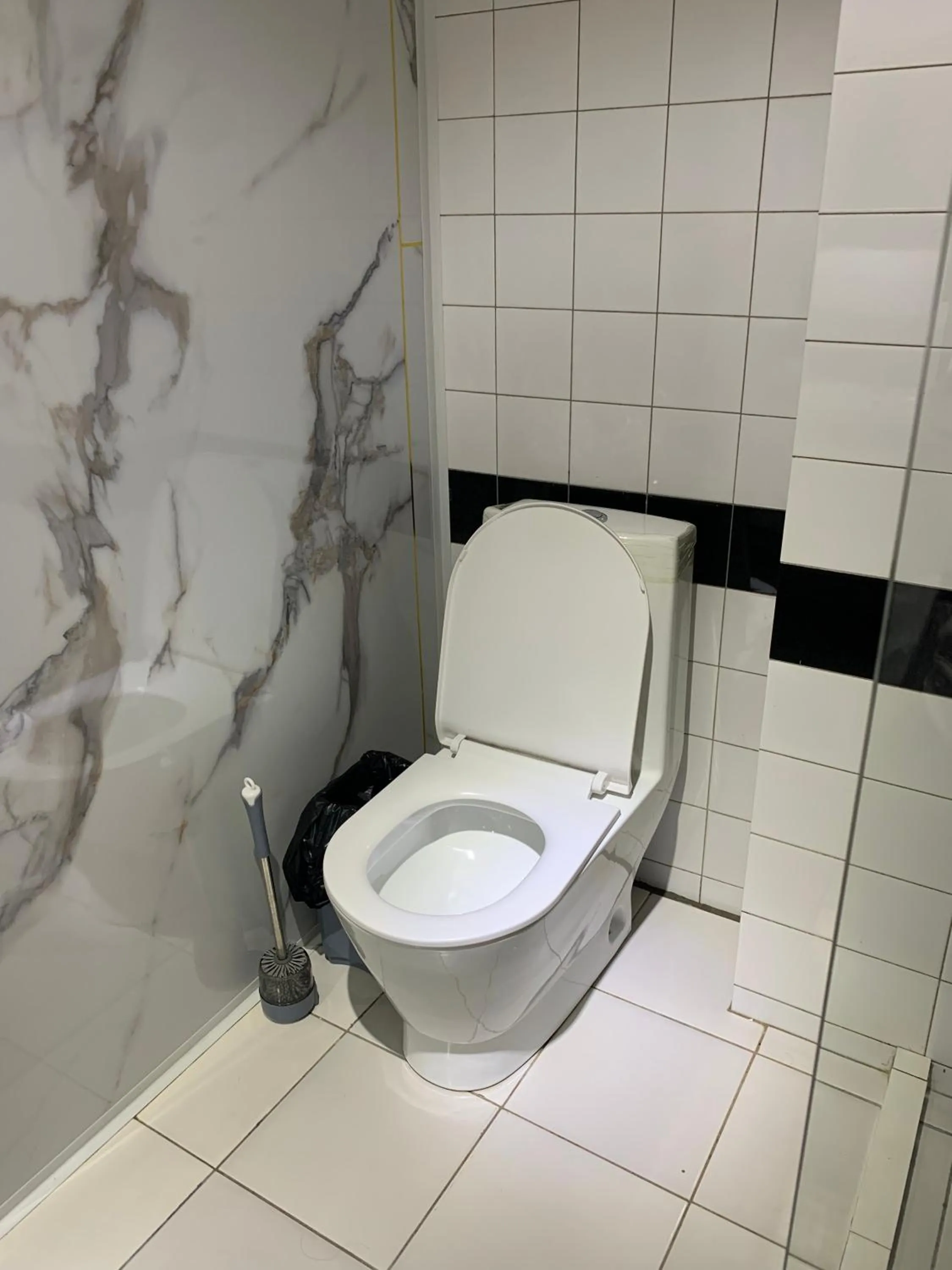 Toilet in Karvan-N